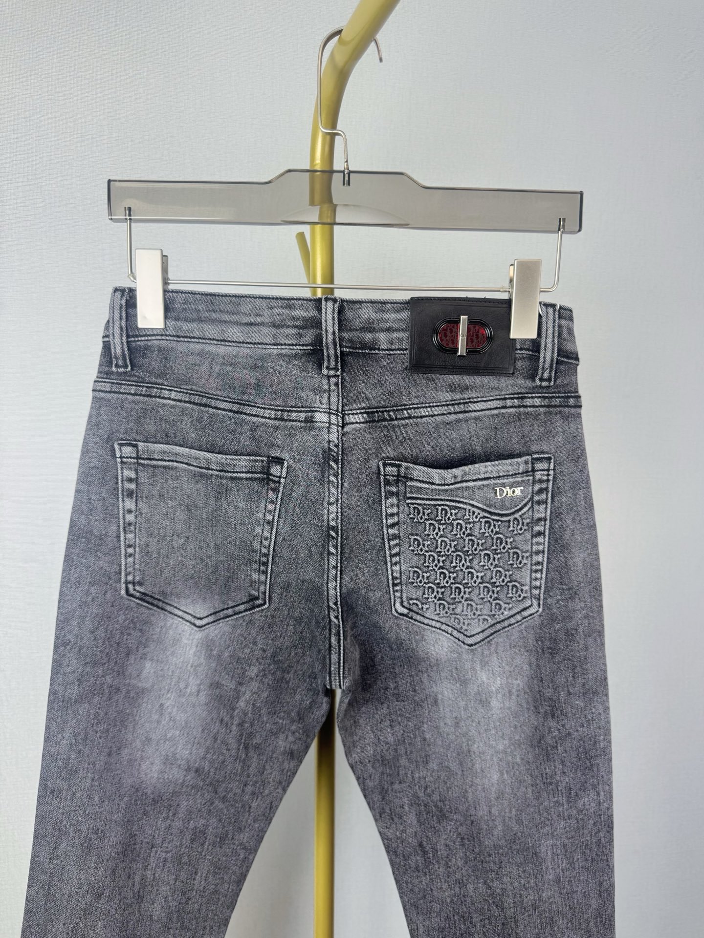 ディオ 秋冬新作 デザイン性抜群の牛仔長裤