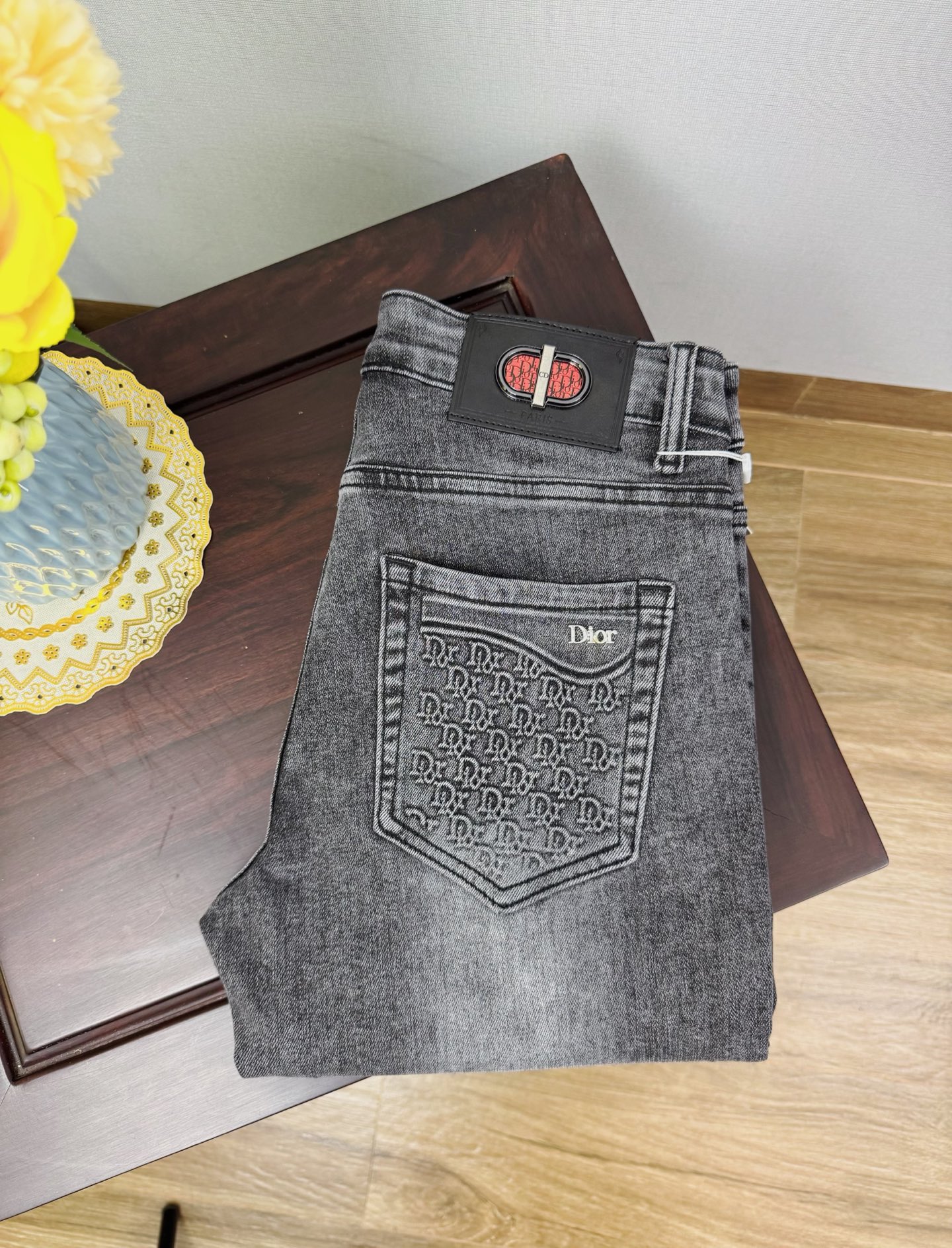 ディオ 秋冬新作 デザイン性抜群の牛仔長裤