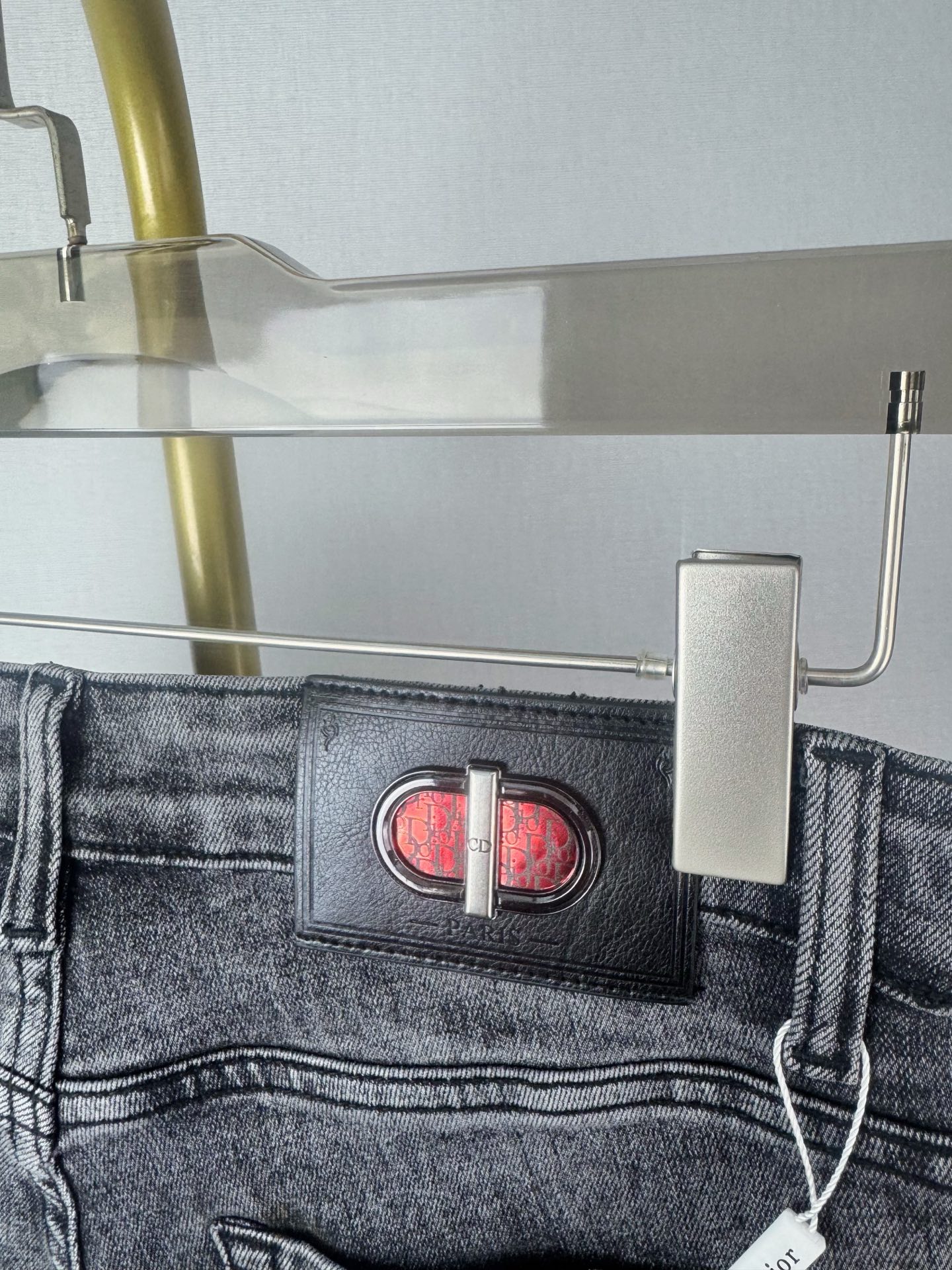 ディオ 秋冬新作 デザイン性抜群の牛仔長裤