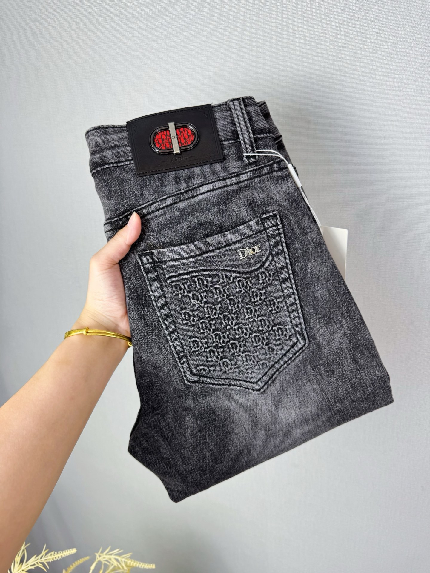 ディオ 秋冬新作 デザイン性抜群の牛仔長裤