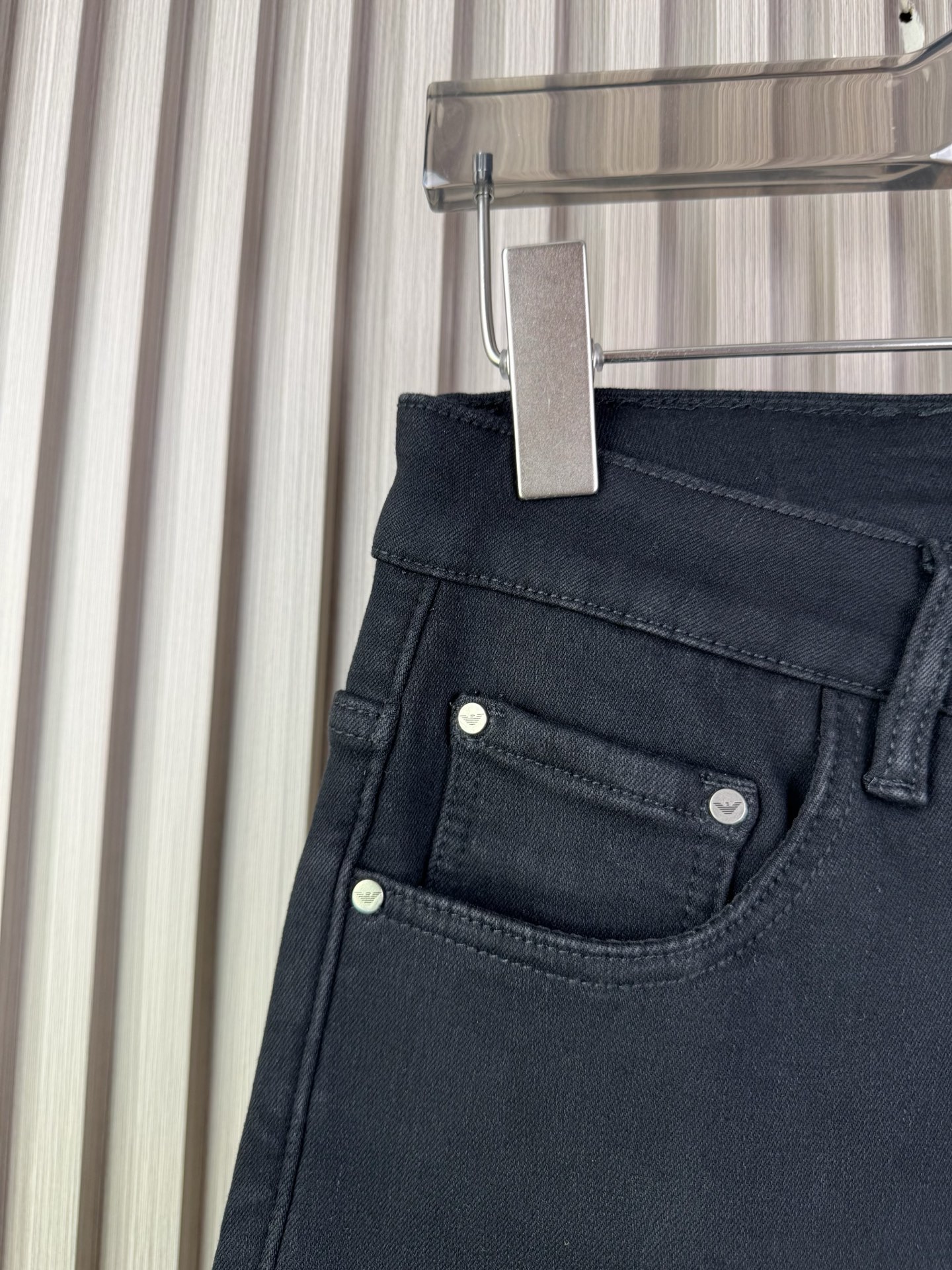 阿玛尼 修身小脚加绒牛仔裤 保暖性抜群