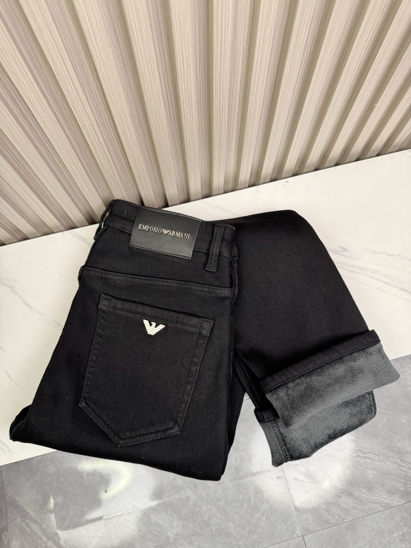 阿玛尼 修身小脚加绒牛仔裤 保暖性抜群