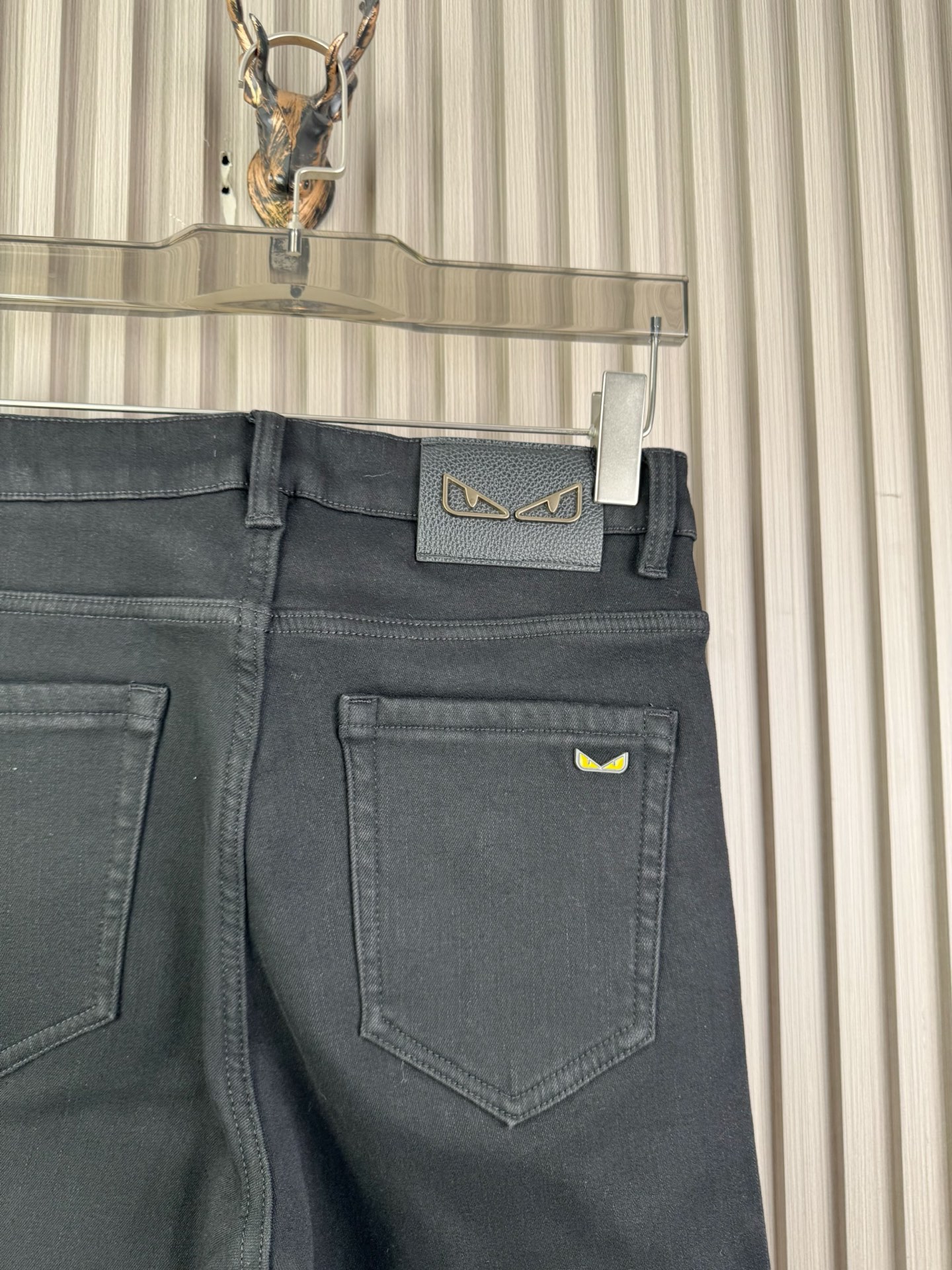 芬迪修身小脚加绒牛仔裤 | 保暖柔软な秋冬スタイル