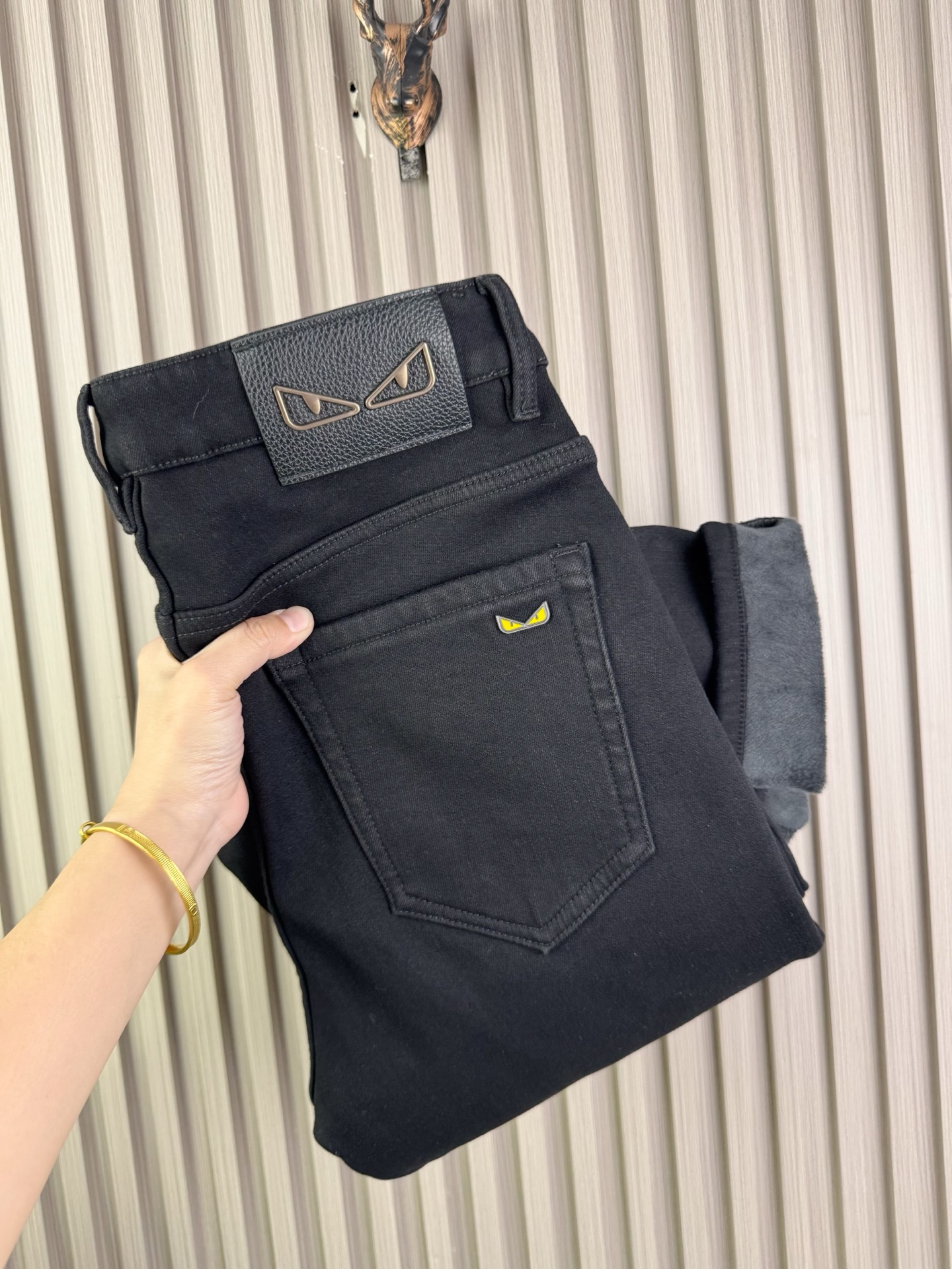 芬迪修身小脚加绒牛仔裤 | 保暖柔软な秋冬スタイル