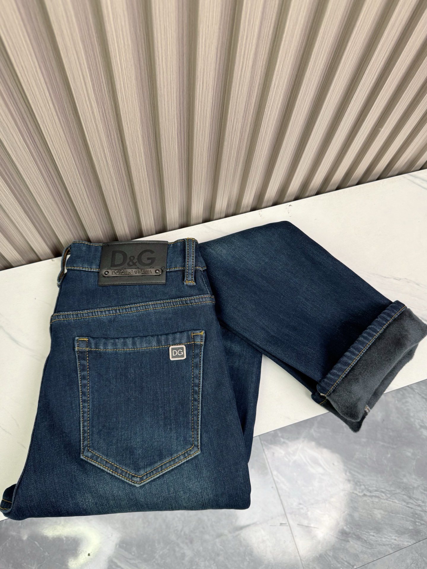 D&G修身小脚加绒牛仔裤 - 保暖性抜群の柔らかいデニム