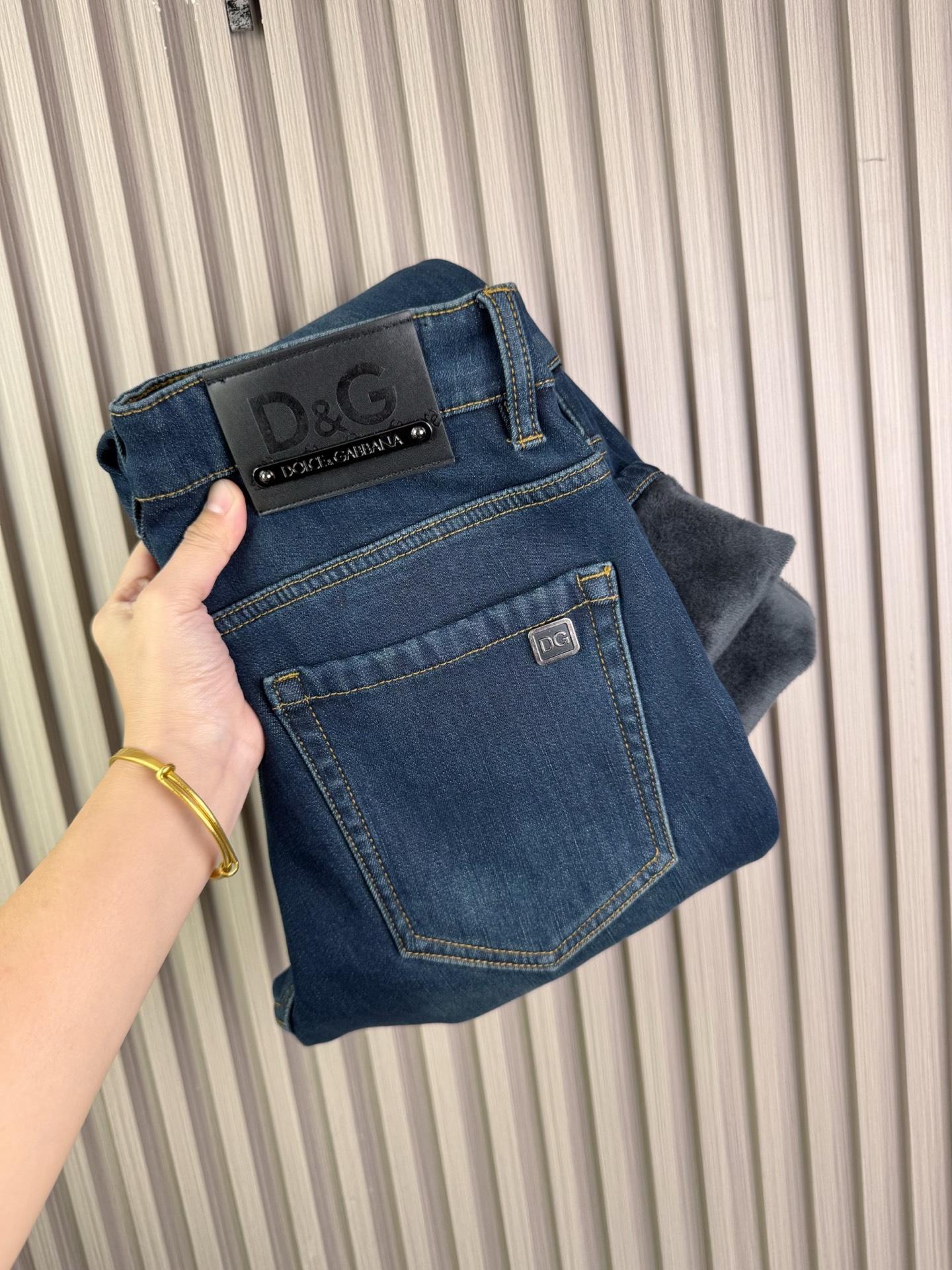 D&G修身小脚加绒牛仔裤 - 保暖性抜群の柔らかいデニム