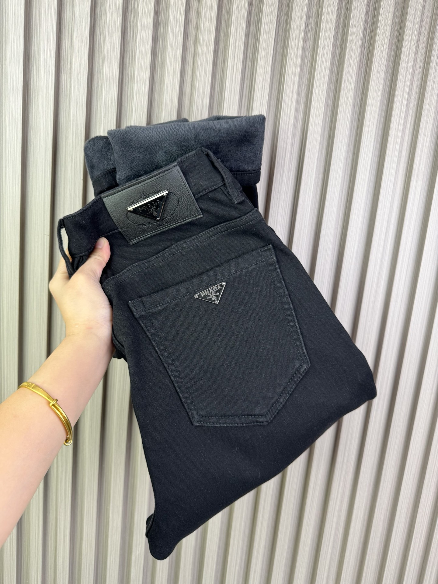 プラダ 男性用加绒牛仔パンツ 保温性抜群