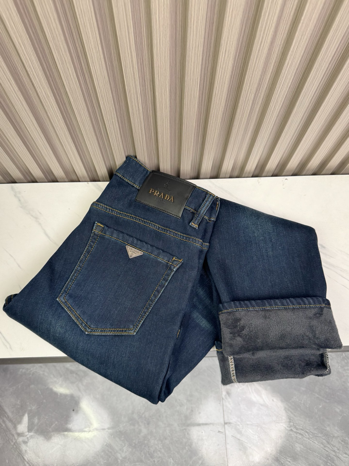 プラダ 加绒牛仔裤 男性用 秋冬の新作 保温性抜群