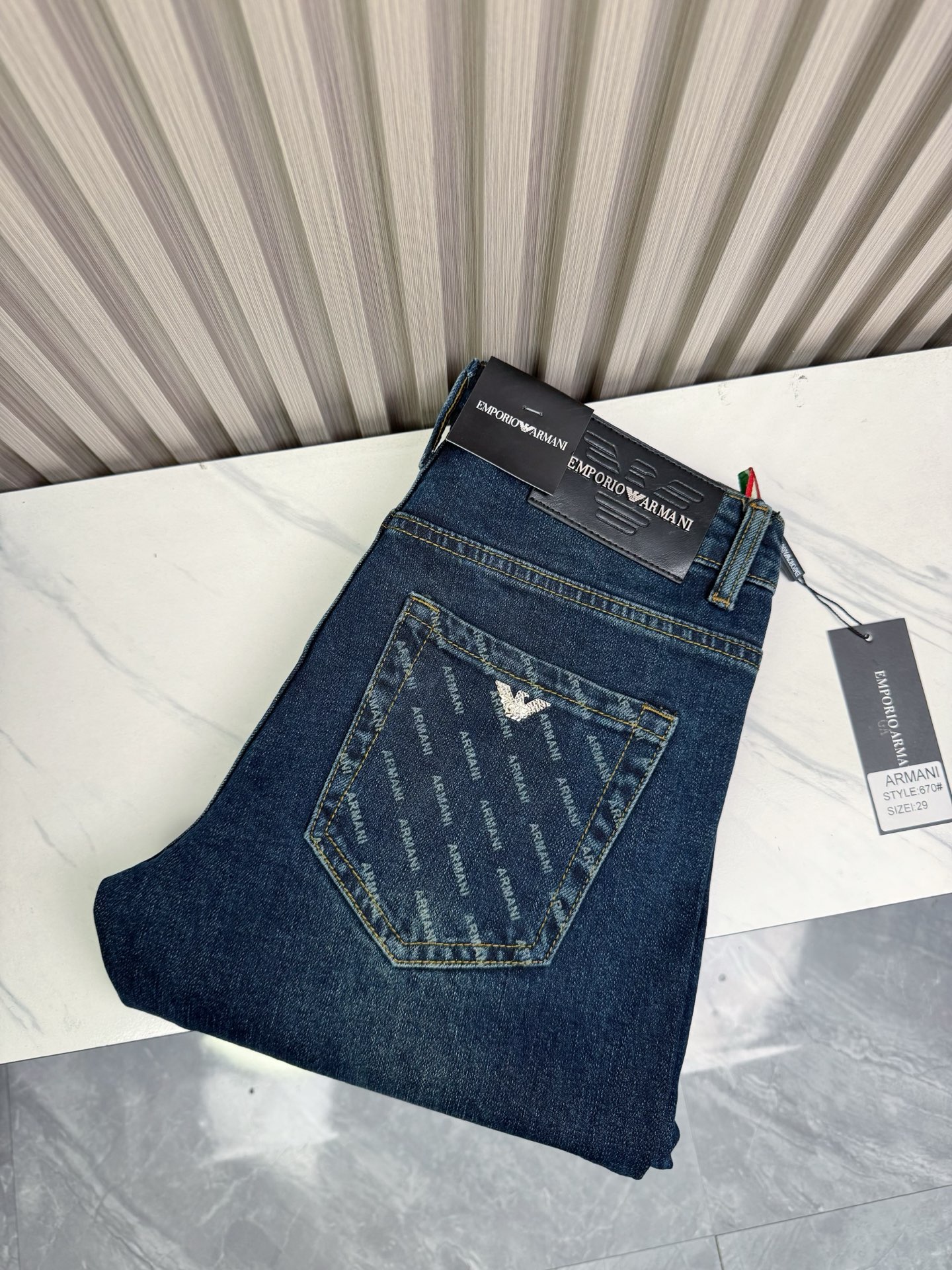 阿玛尼男士修身小脚牛仔裤 - 柔らかく快適な秋冬スタイル