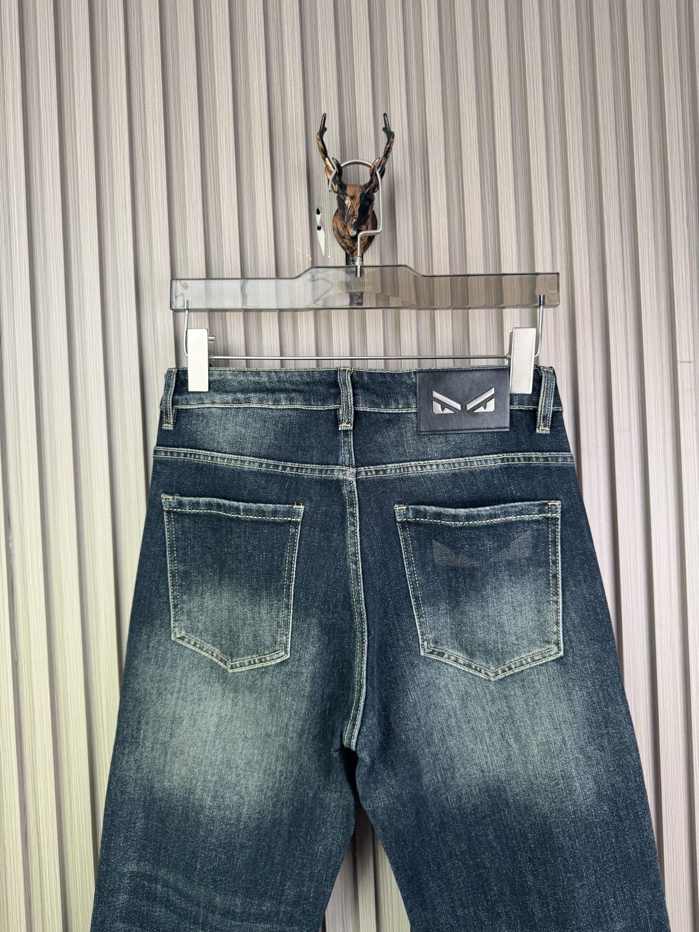 芬迪 男士阔腿直筒牛仔裤 - 柔らかく快適なデザイン