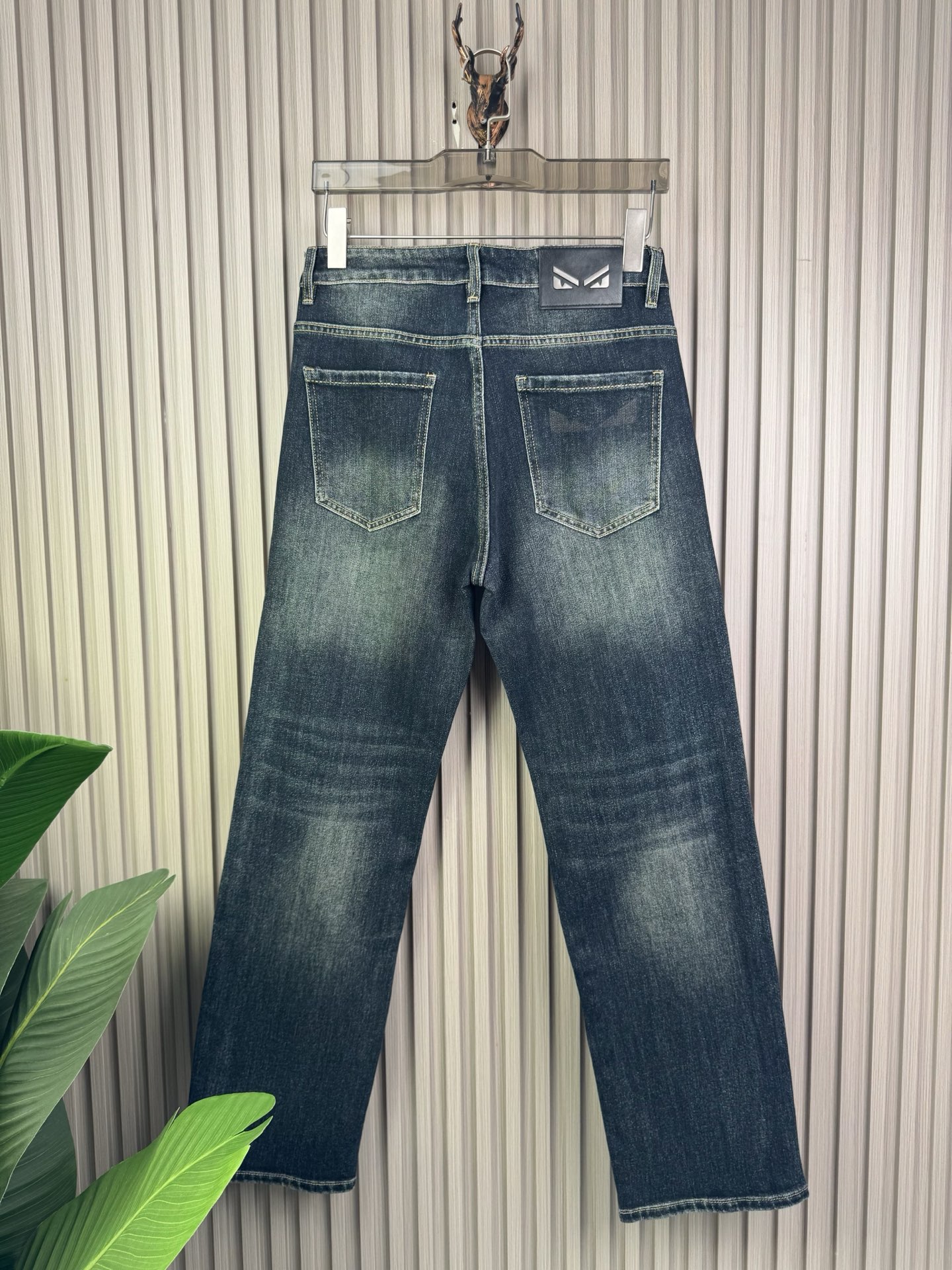 芬迪 男士阔腿直筒牛仔裤 - 柔らかく快適なデザイン