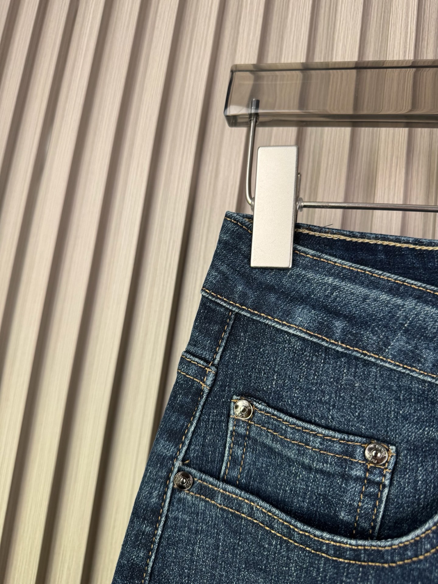 BOSS修身小直筒牛仔裤 - 柔らかく快適な秋冬スタイル