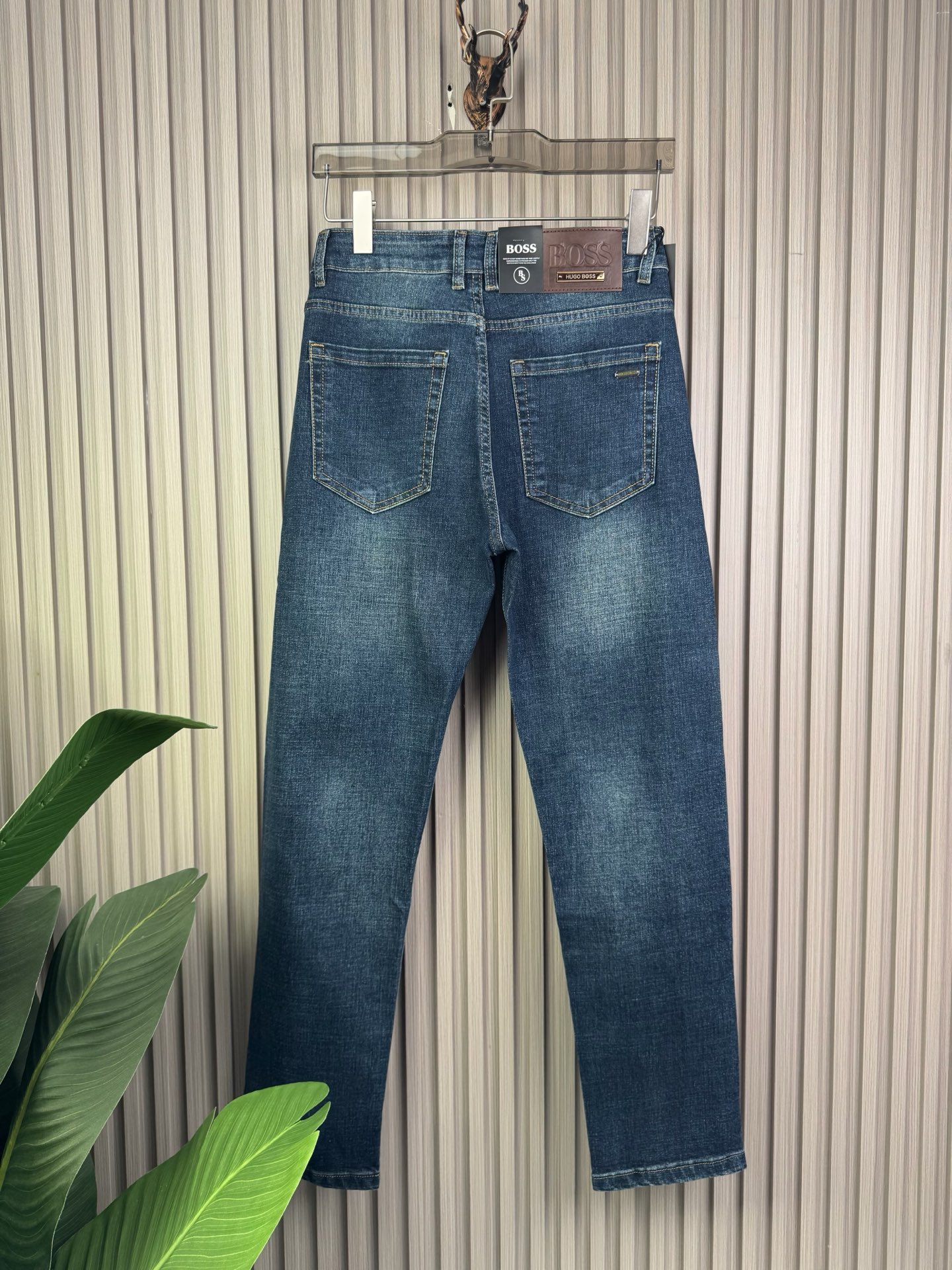 BOSS修身小直筒牛仔裤 - 柔らかく快適な秋冬スタイル