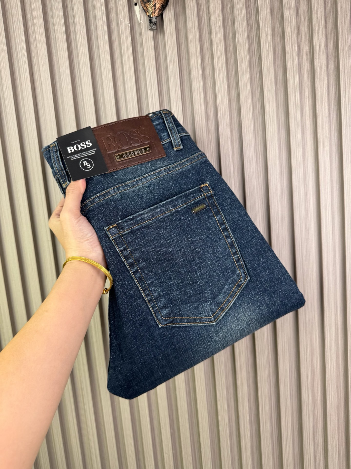 BOSS修身小直筒牛仔裤 - 柔らかく快適な秋冬スタイル