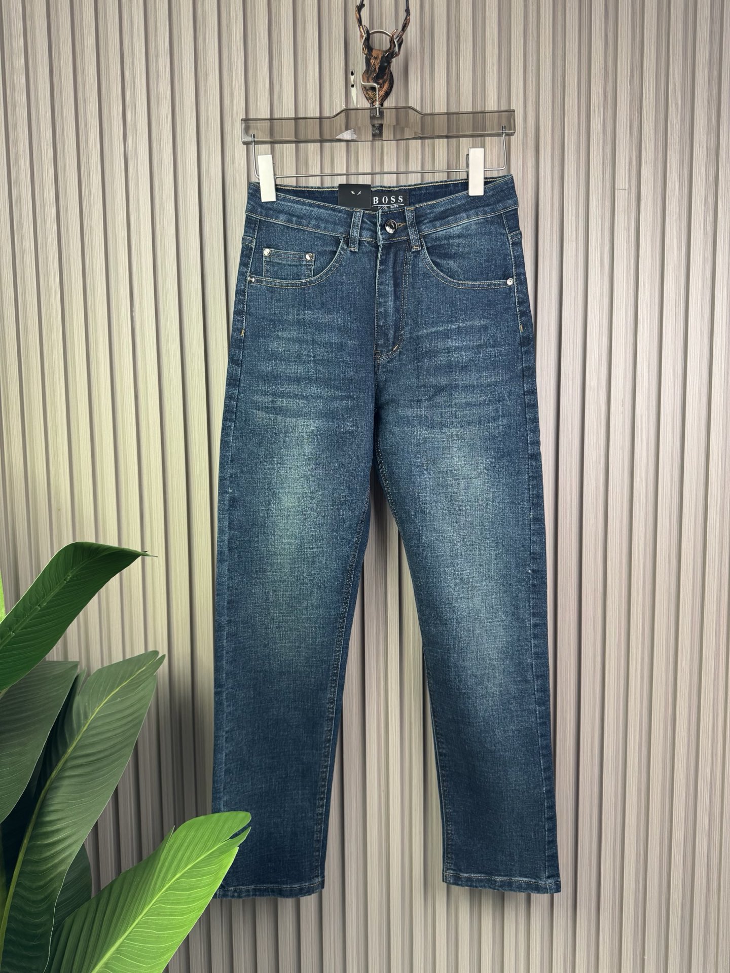 BOSS修身小直筒牛仔裤 - 柔らかく快適な秋冬スタイル