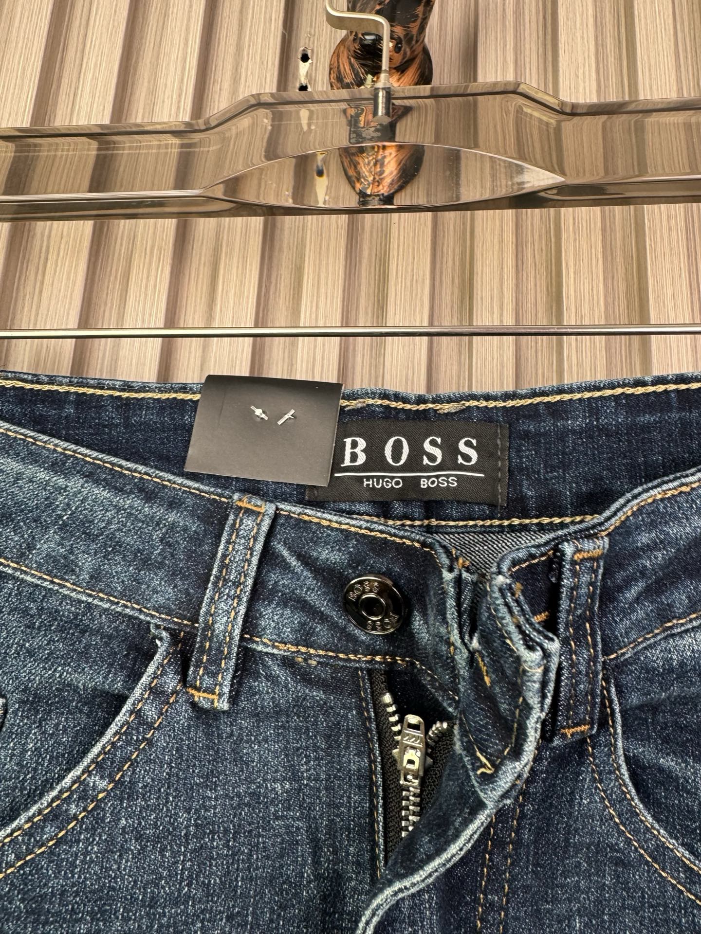 BOSS修身小直筒牛仔裤 - 柔らかく快適な秋冬スタイル