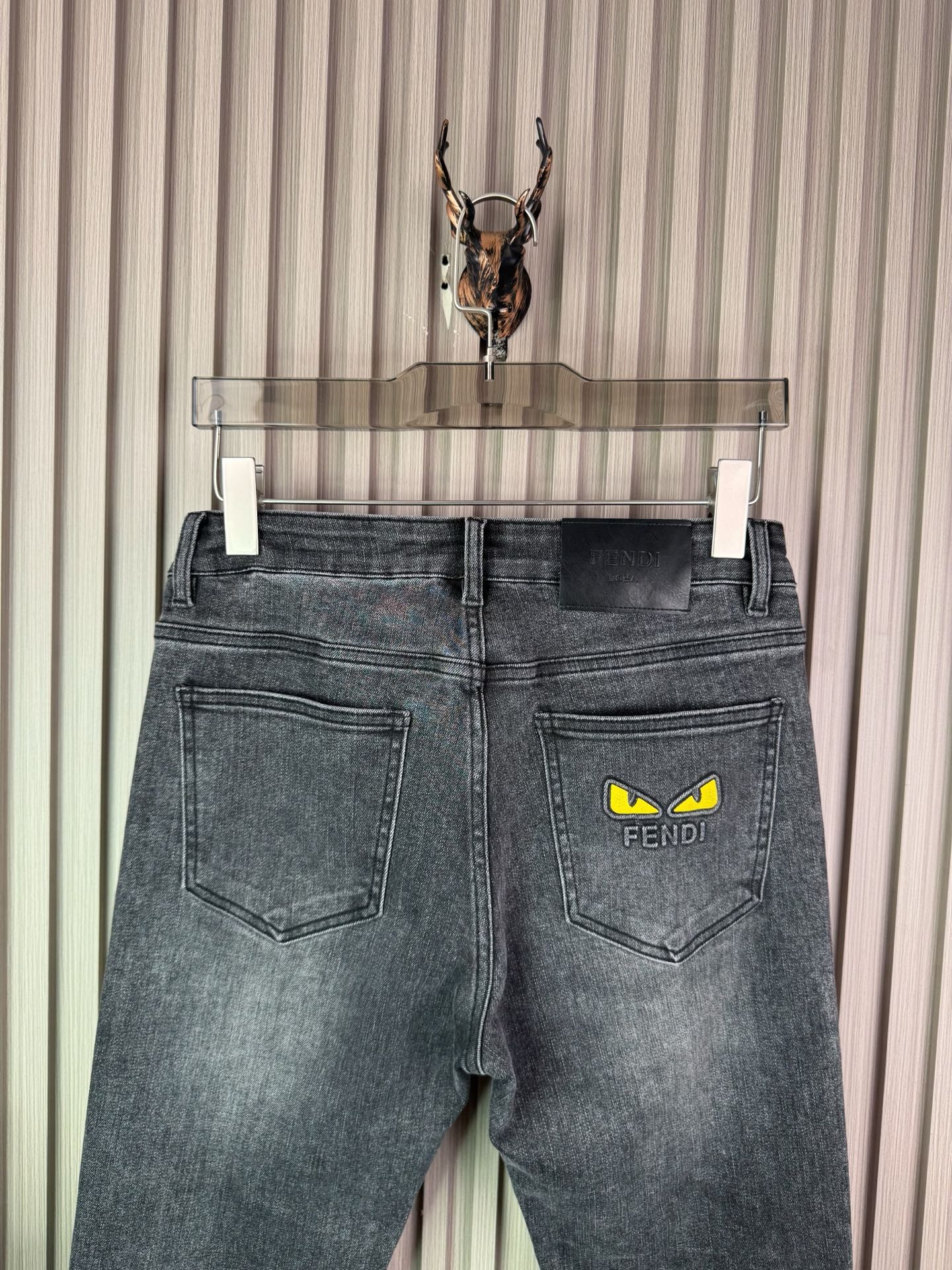 芬迪男士修身小脚牛仔裤 - 柔らかく快適な定制面料