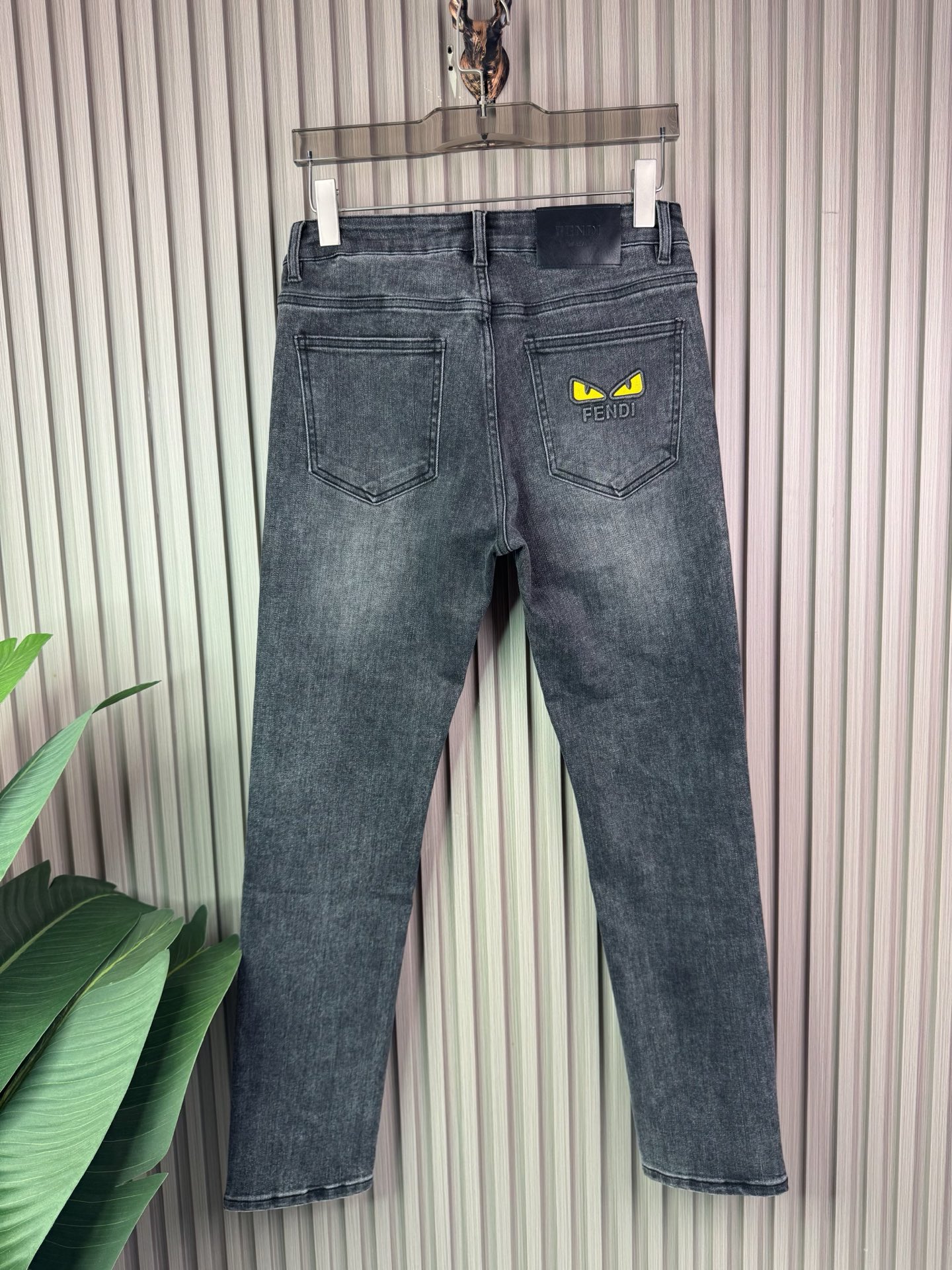 芬迪男士修身小脚牛仔裤 - 柔らかく快適な定制面料