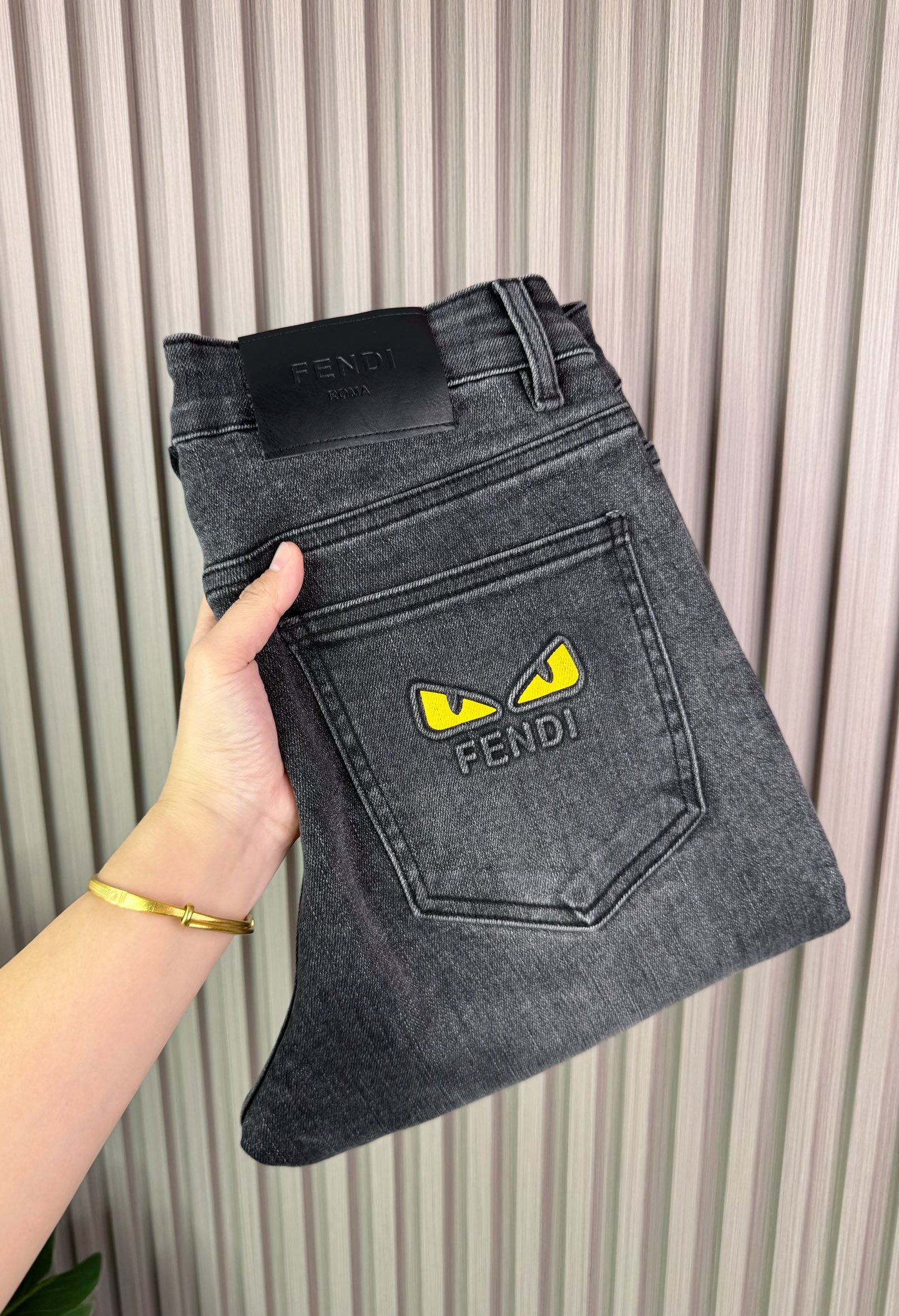 芬迪男士修身小脚牛仔裤 - 柔らかく快適な定制面料