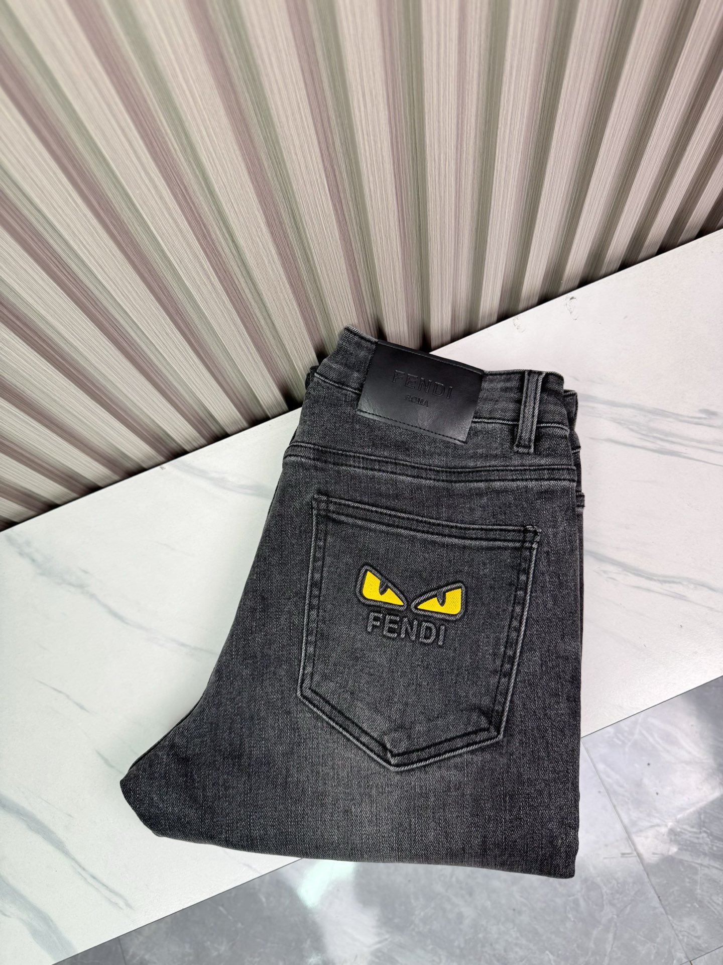 芬迪男士修身小脚牛仔裤 - 柔らかく快適な定制面料