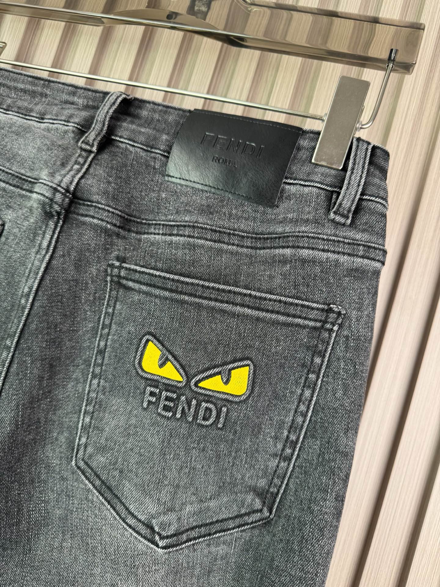 芬迪男士修身小脚牛仔裤 - 柔らかく快適な定制面料