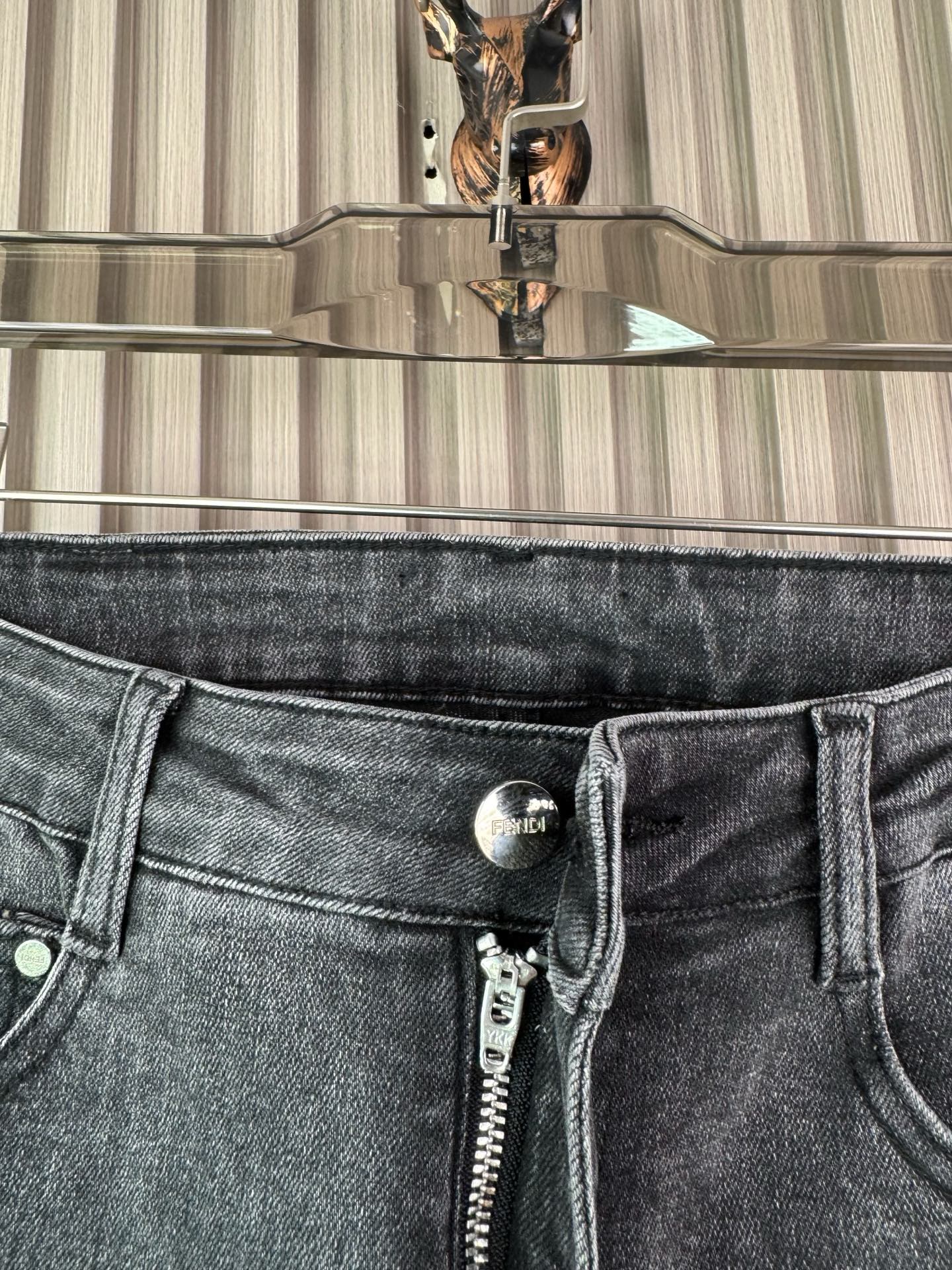 芬迪男士修身小脚牛仔裤 - 柔らかく快適な定制面料