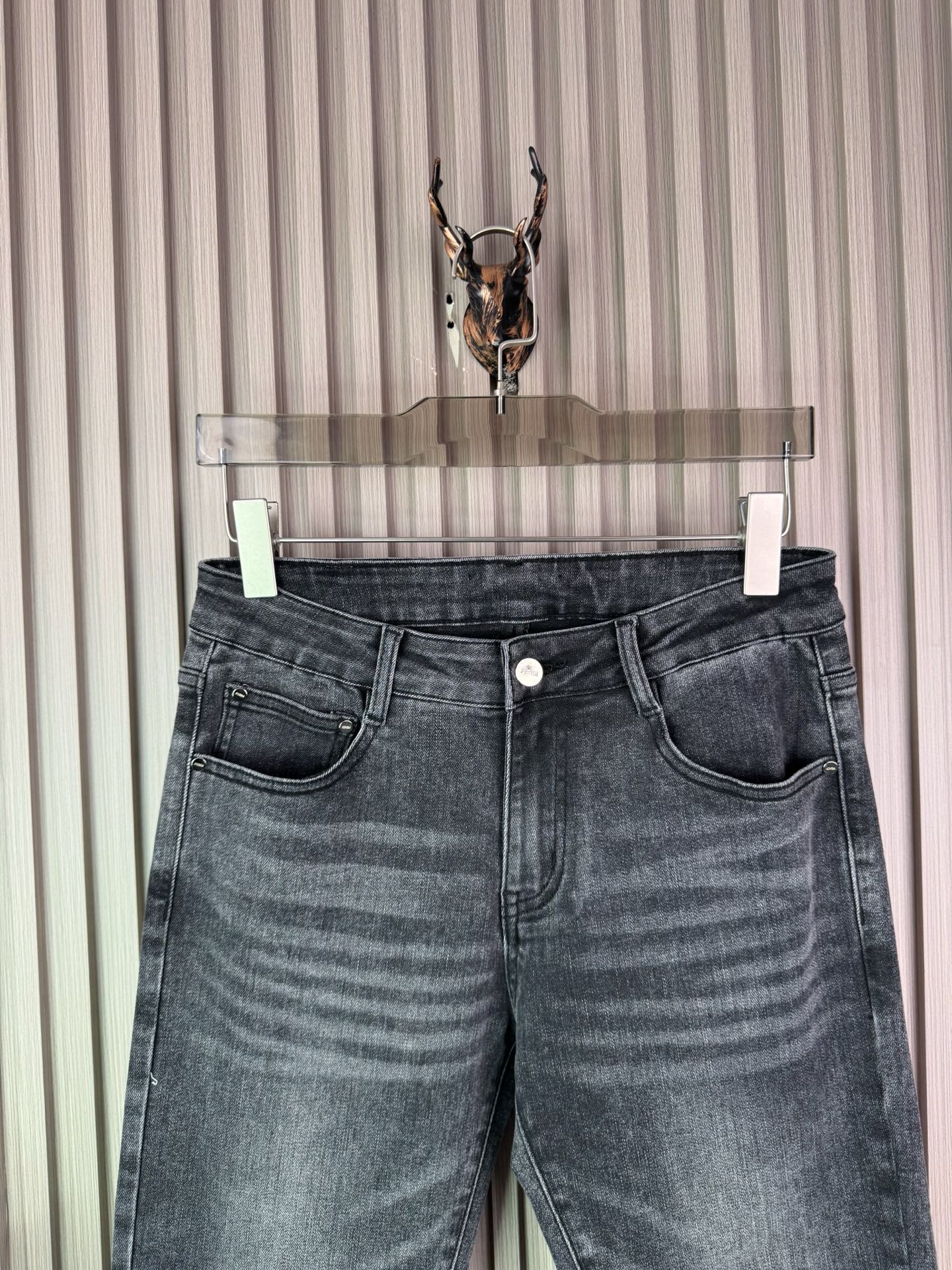 芬迪男士修身小脚牛仔裤 - 柔らかく快適な定制面料