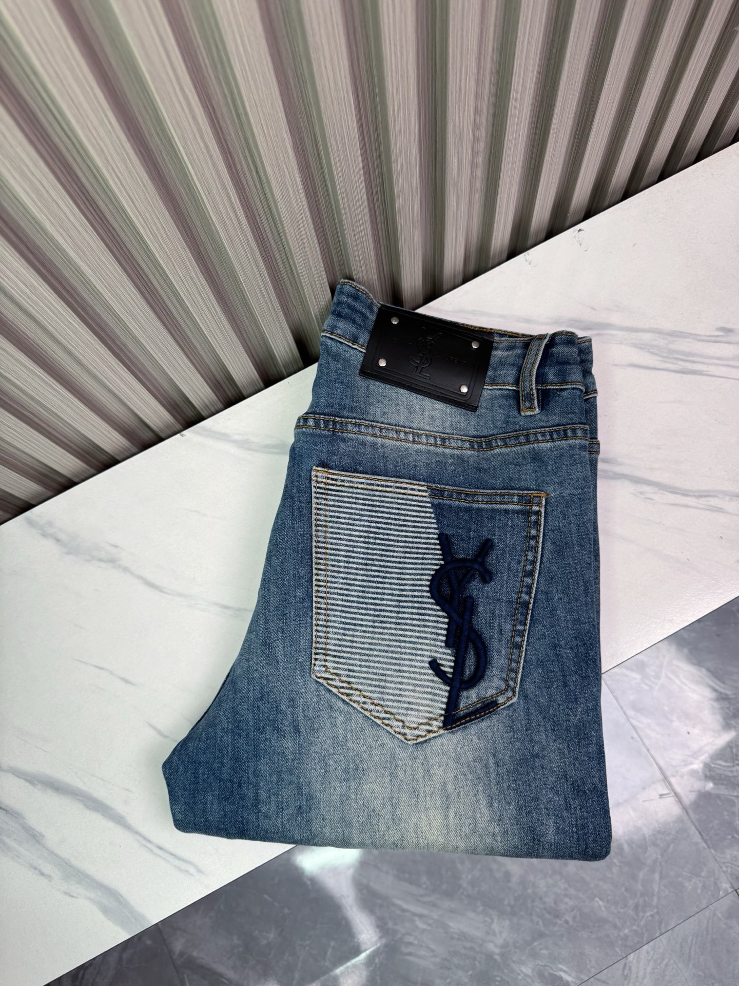 YSL男士修身小脚牛仔裤 - 柔らかく快適な定制面料