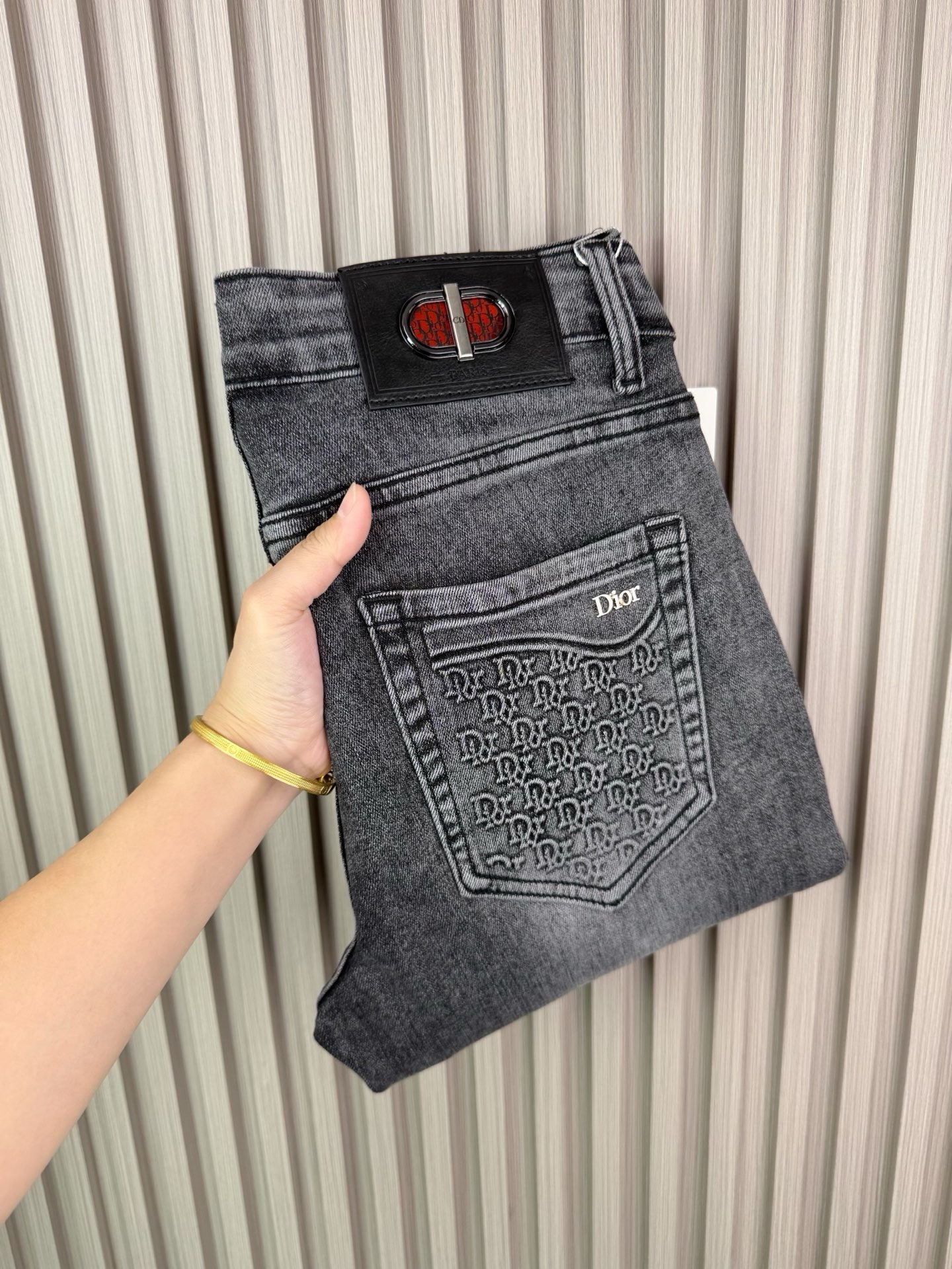 ディオール 男士修身小脚牛仔裤 柔らかく快適な着心地