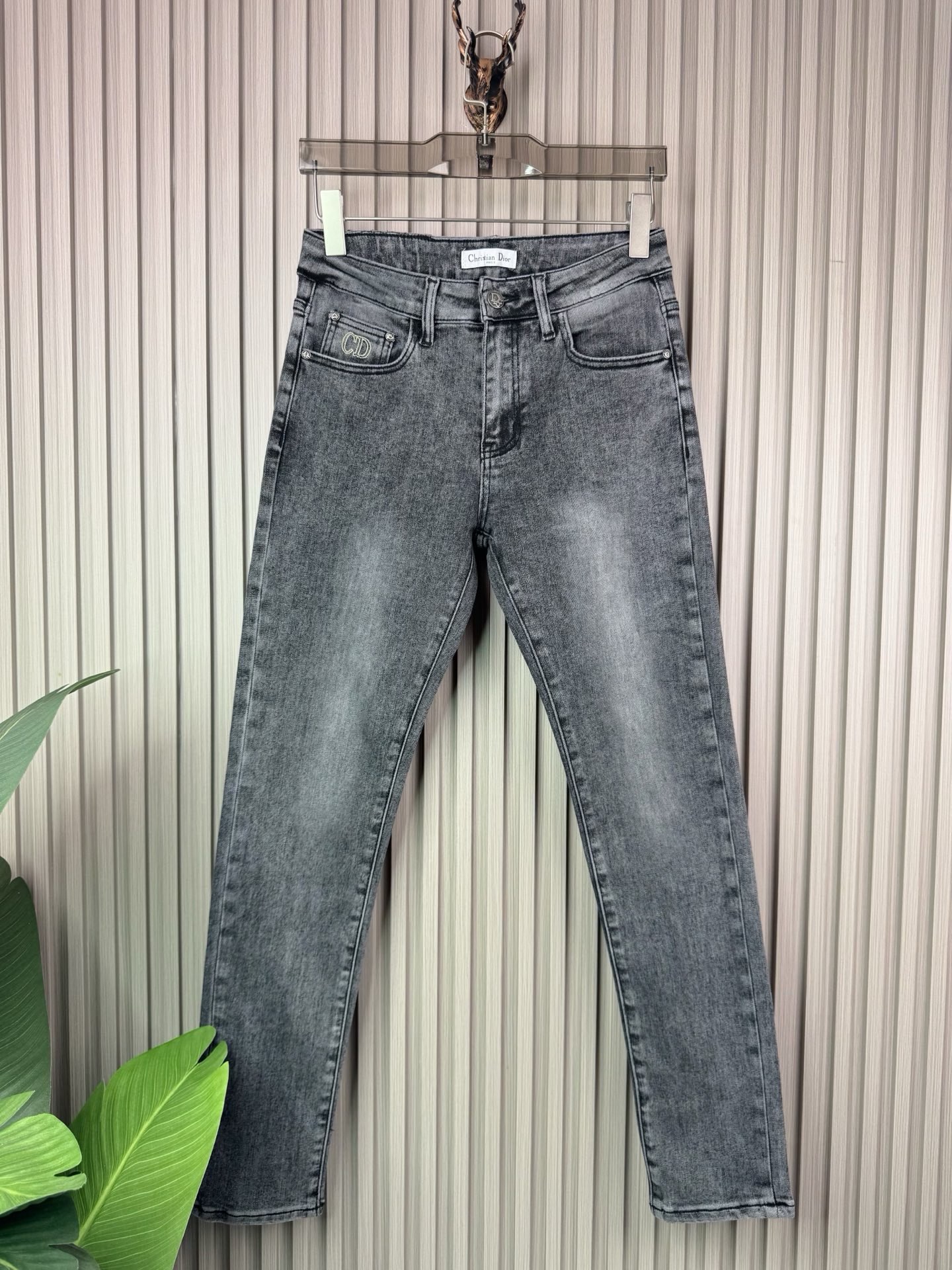 ディオール 男士修身小脚牛仔裤 柔らかく快適な着心地