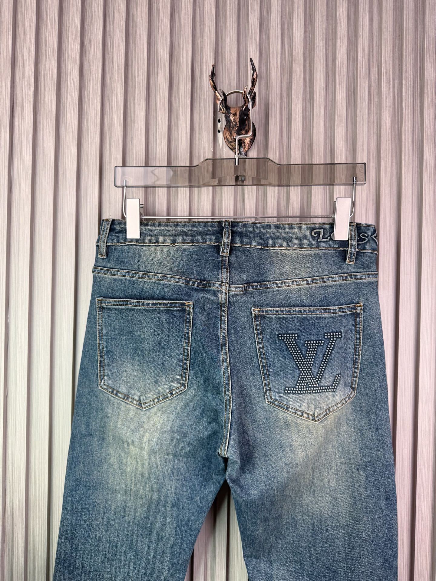 P300 LV男士修身小脚牛仔裤 - 柔らかく快適な秋冬スタイル