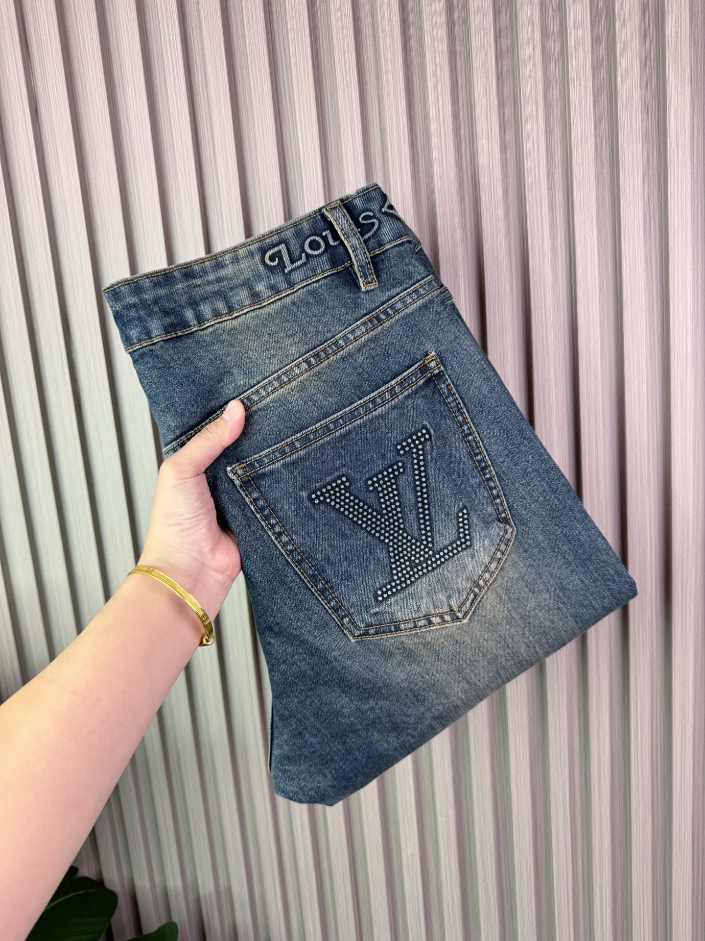 P300 LV男士修身小脚牛仔裤 - 柔らかく快適な秋冬スタイル