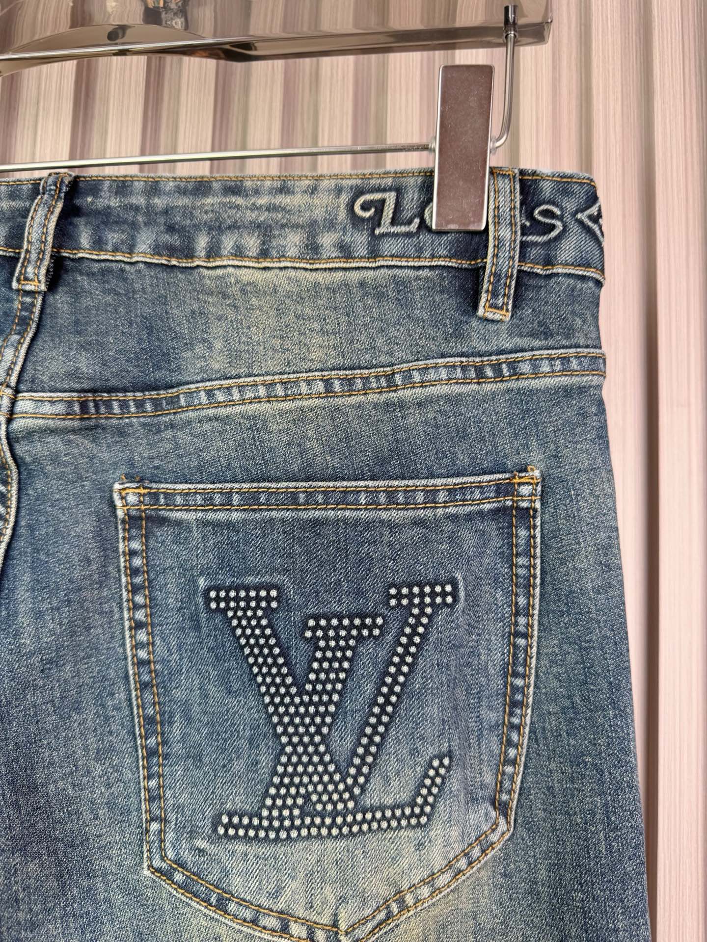 P300 LV男士修身小脚牛仔裤 - 柔らかく快適な秋冬スタイル