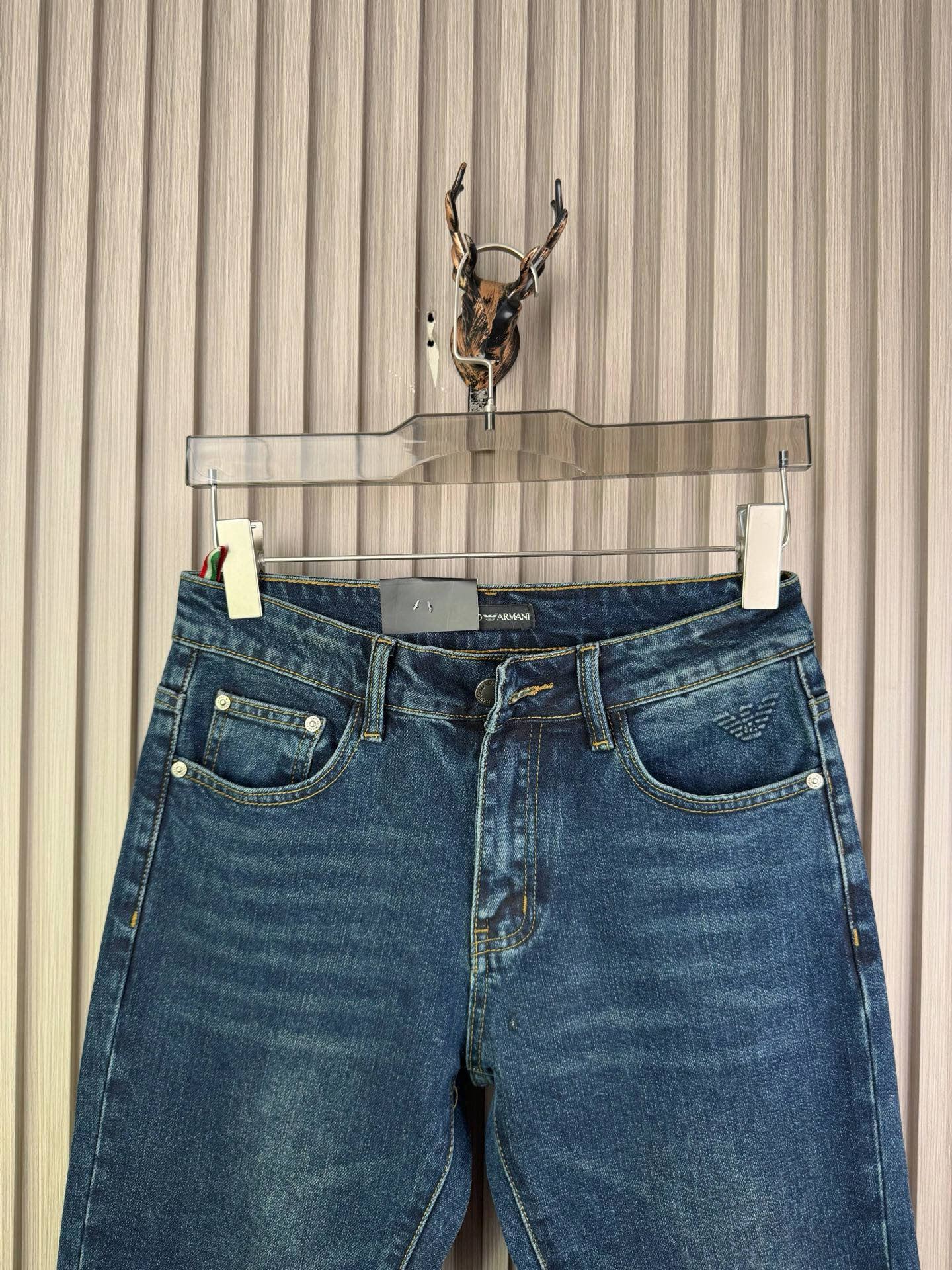 阿玛尼男士修身小脚牛仔裤 - 柔らかく快適な秋冬スタイル