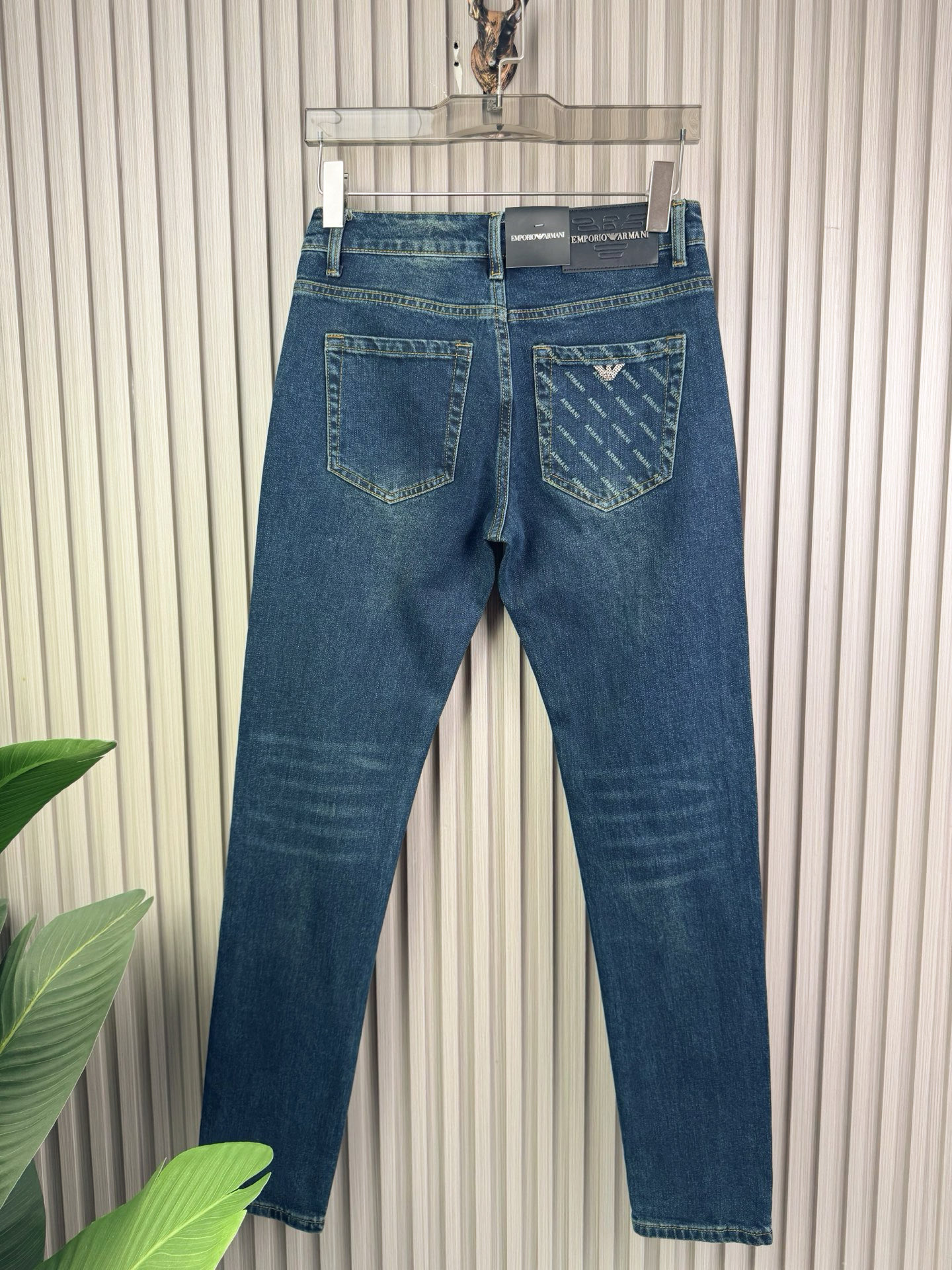 阿玛尼男士修身小脚牛仔裤 - 柔らかく快適な秋冬スタイル