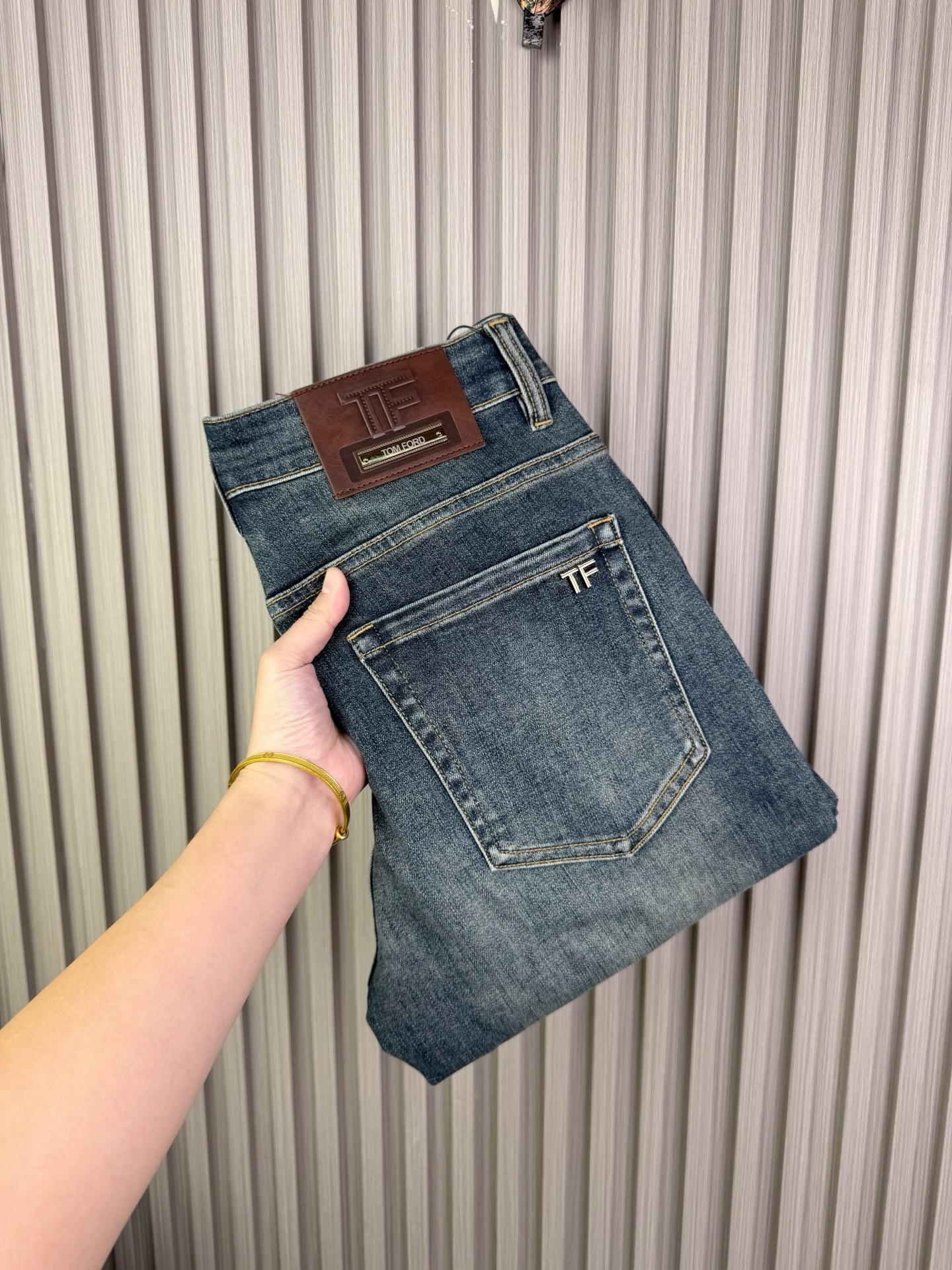 P300 男士修身小脚牛仔裤 - 柔らかく快適な秋冬スタイル