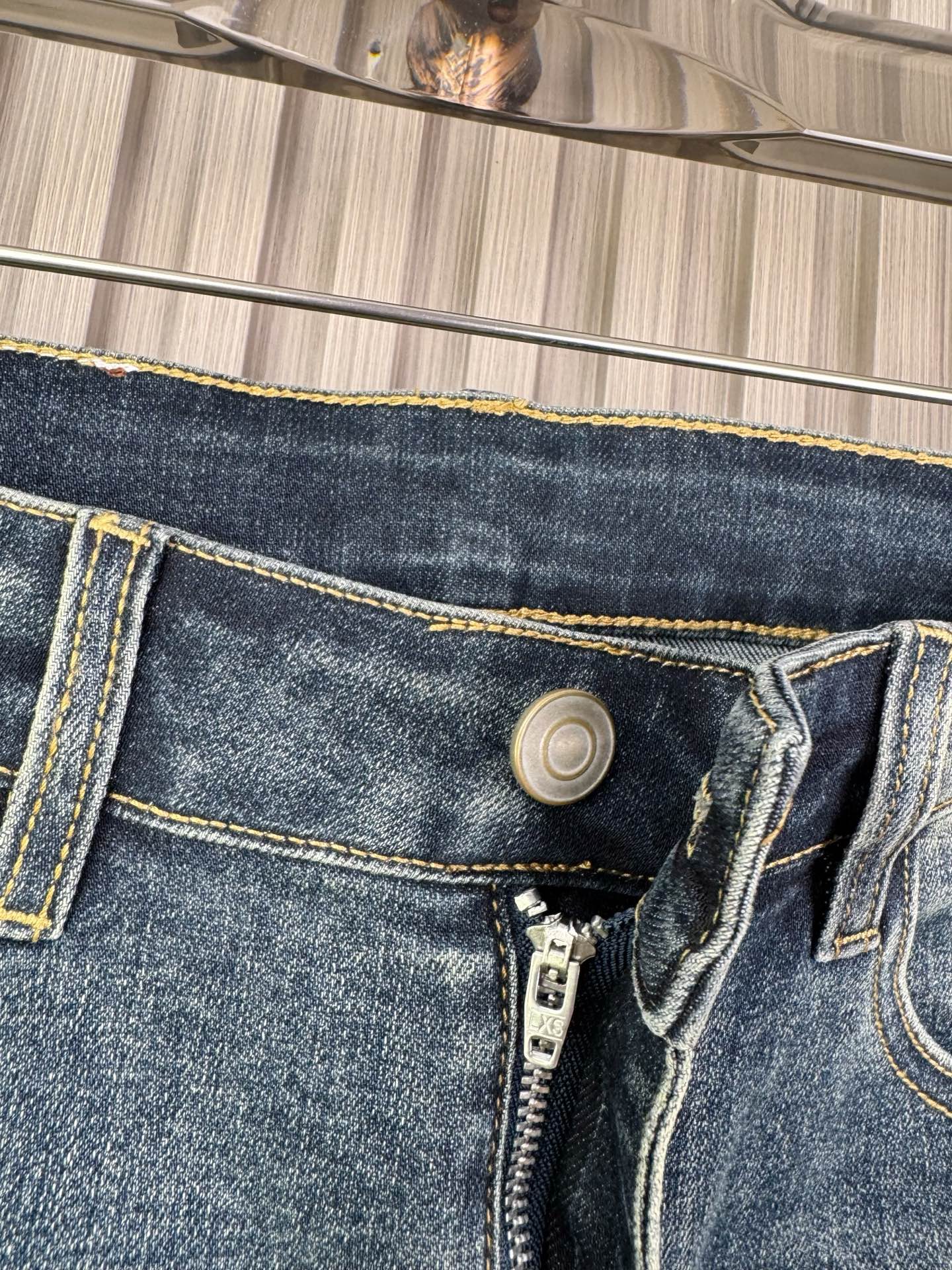 P300 男士修身小脚牛仔裤 - 柔らかく快適な秋冬スタイル