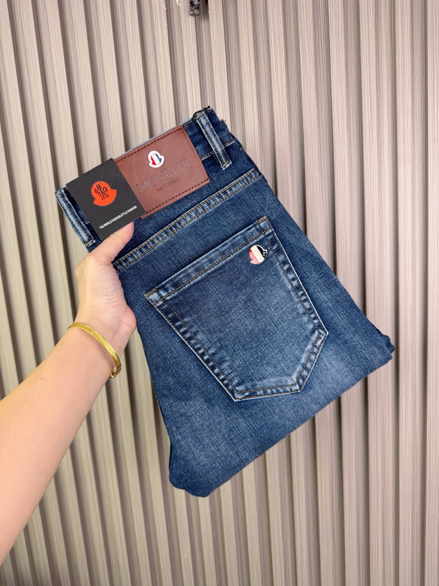 蒙口男士修身小脚牛仔裤 - 柔らかさと快適さを追求した秋冬アイテム