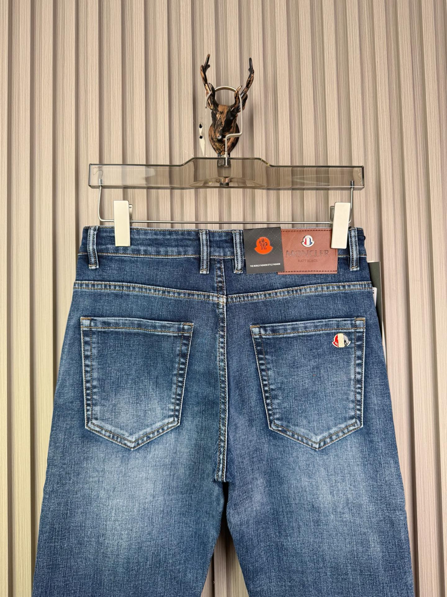 蒙口男士修身小脚牛仔裤 - 柔らかさと快適さを追求した秋冬アイテム