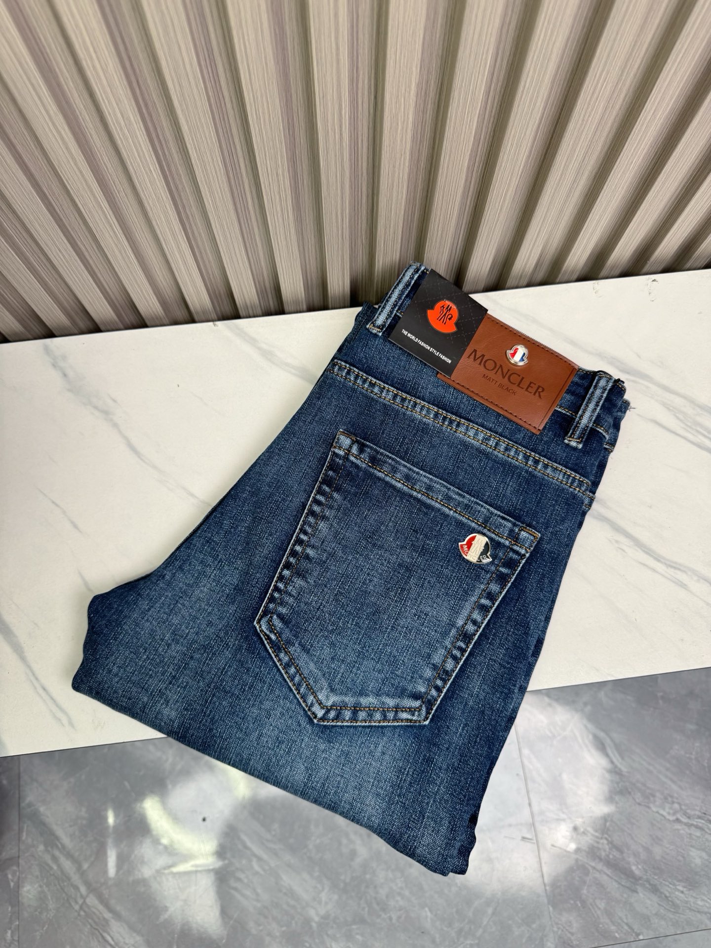 蒙口男士修身小脚牛仔裤 - 柔らかさと快適さを追求した秋冬アイテム