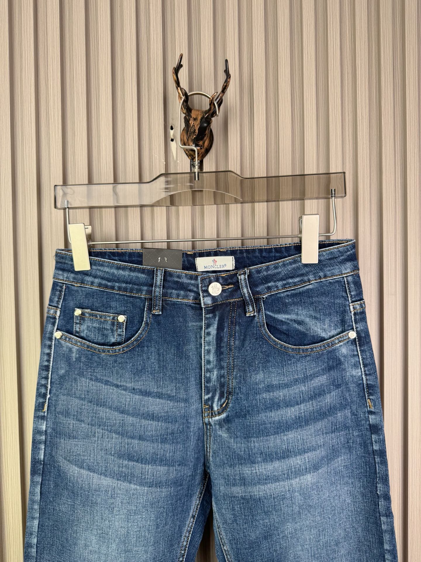 蒙口男士修身小脚牛仔裤 - 柔らかさと快適さを追求した秋冬アイテム