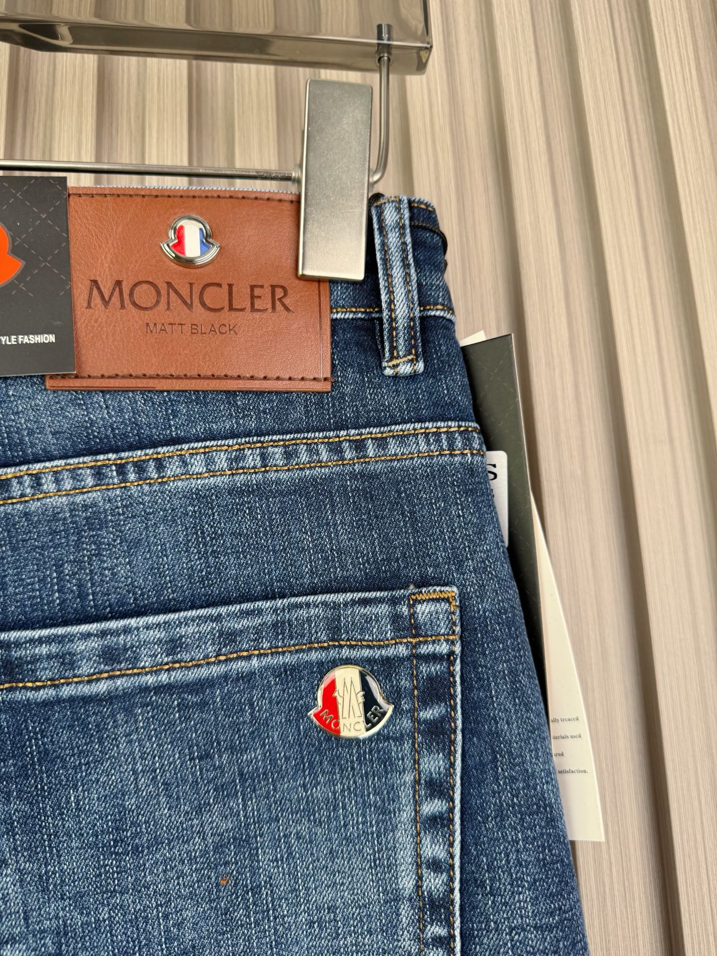 蒙口男士修身小脚牛仔裤 - 柔らかさと快適さを追求した秋冬アイテム