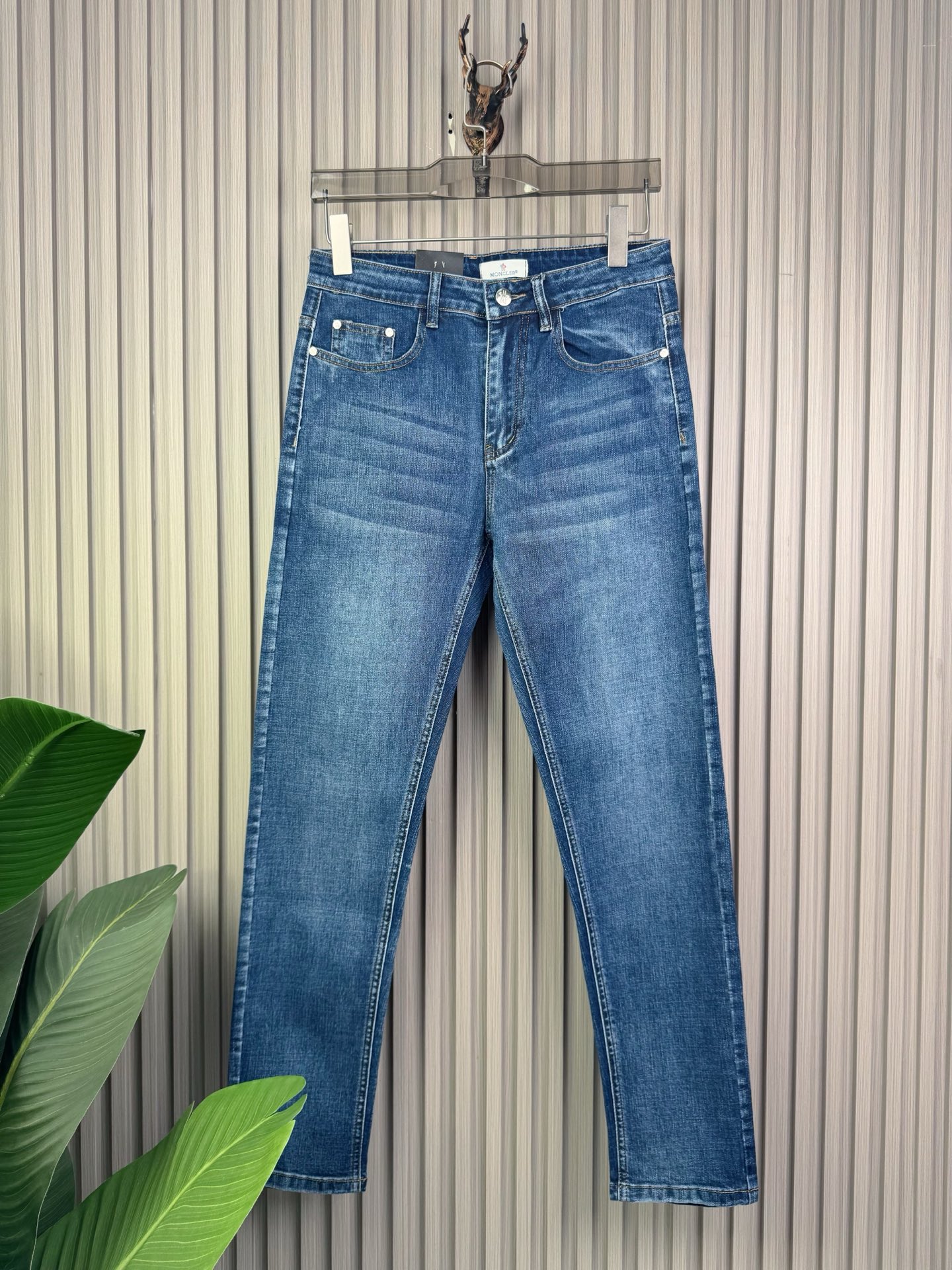 蒙口男士修身小脚牛仔裤 - 柔らかさと快適さを追求した秋冬アイテム