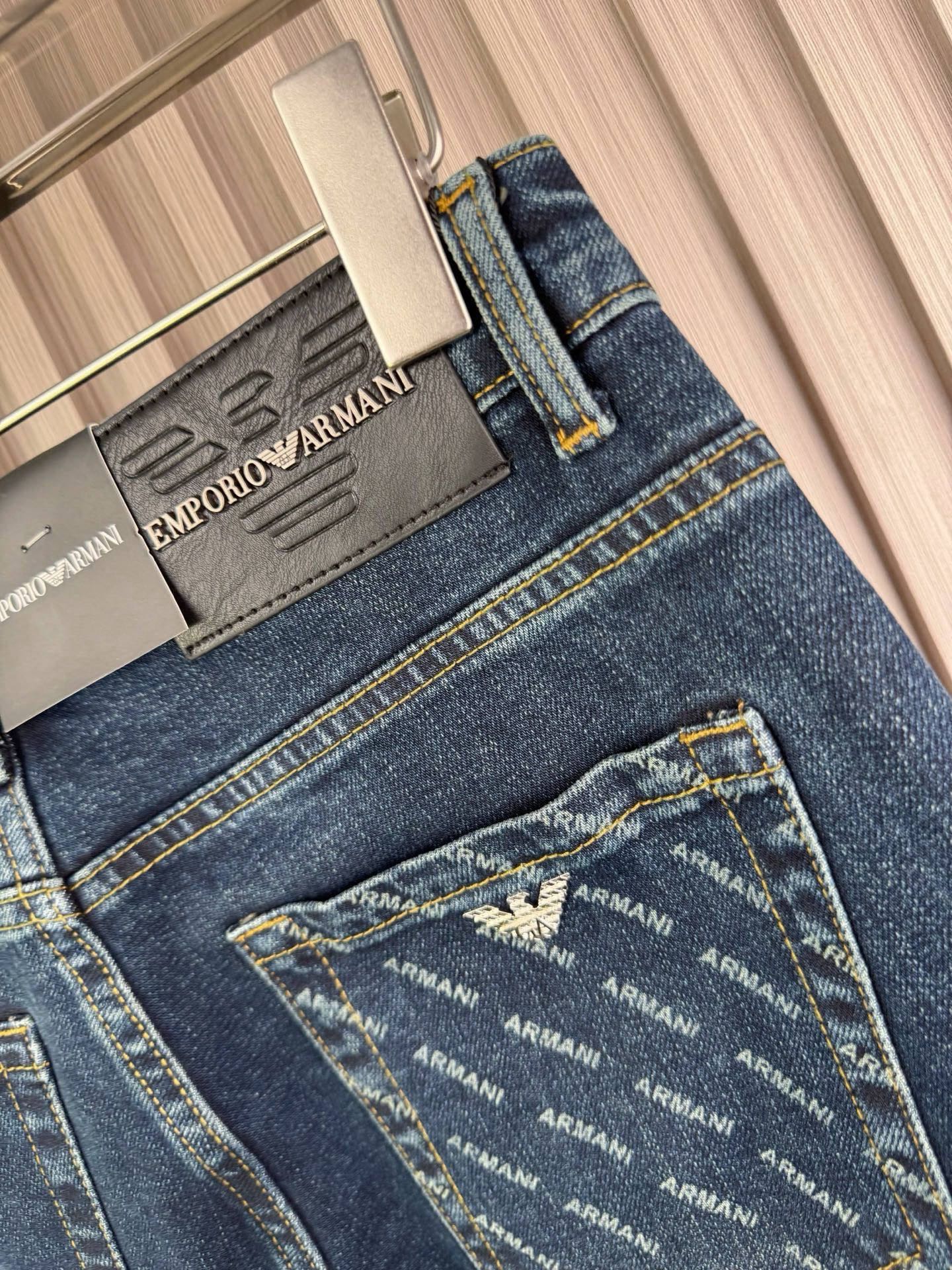 阿玛尼 男士修身小脚牛仔裤 - 柔らかく快適な保暖性