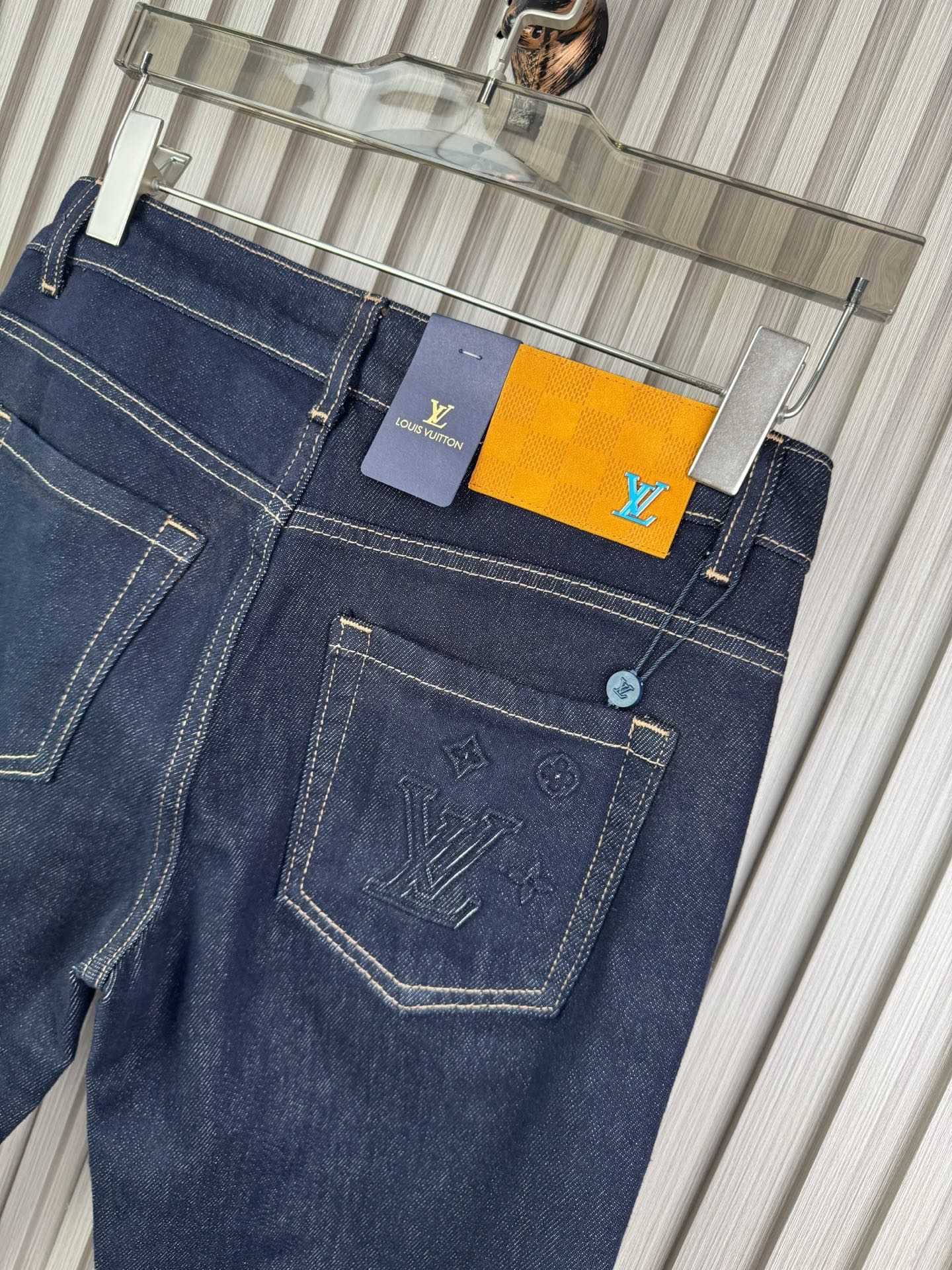 P315 LV 男士修身小脚牛仔裤 - 柔らかさと快適さを追求したデザイン