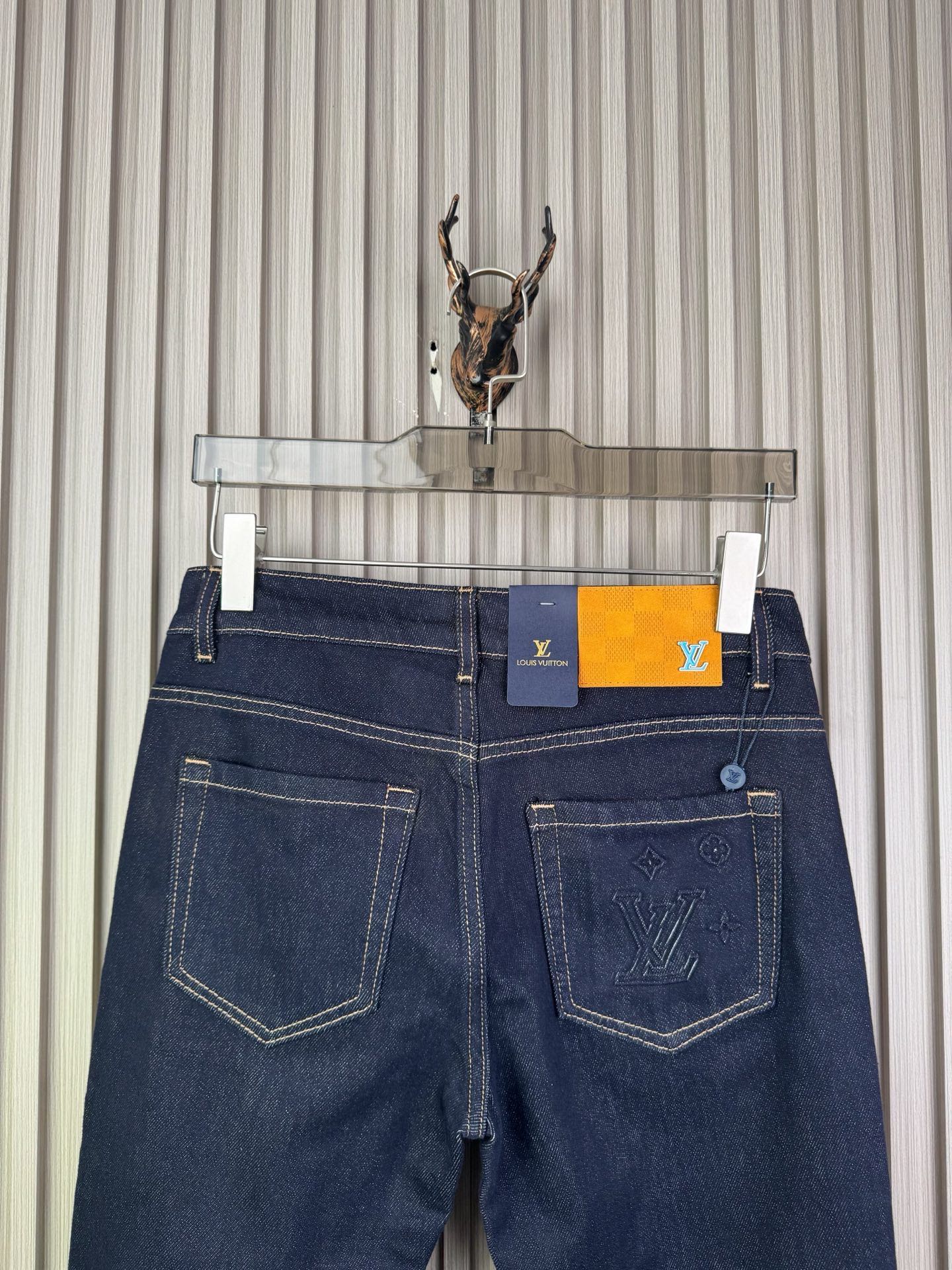P315 LV 男士修身小脚牛仔裤 - 柔らかさと快適さを追求したデザイン