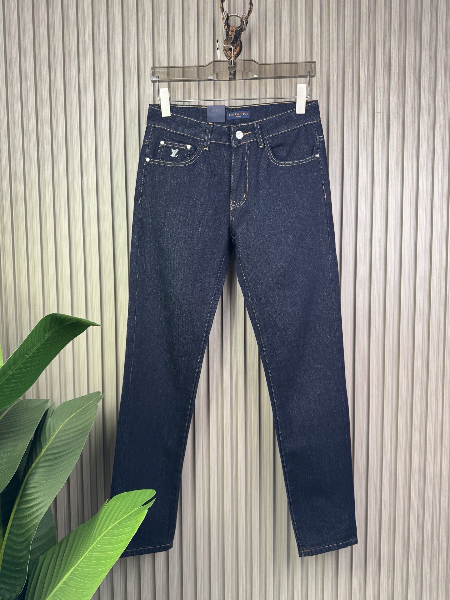 P315 LV 男士修身小脚牛仔裤 - 柔らかさと快適さを追求したデザイン