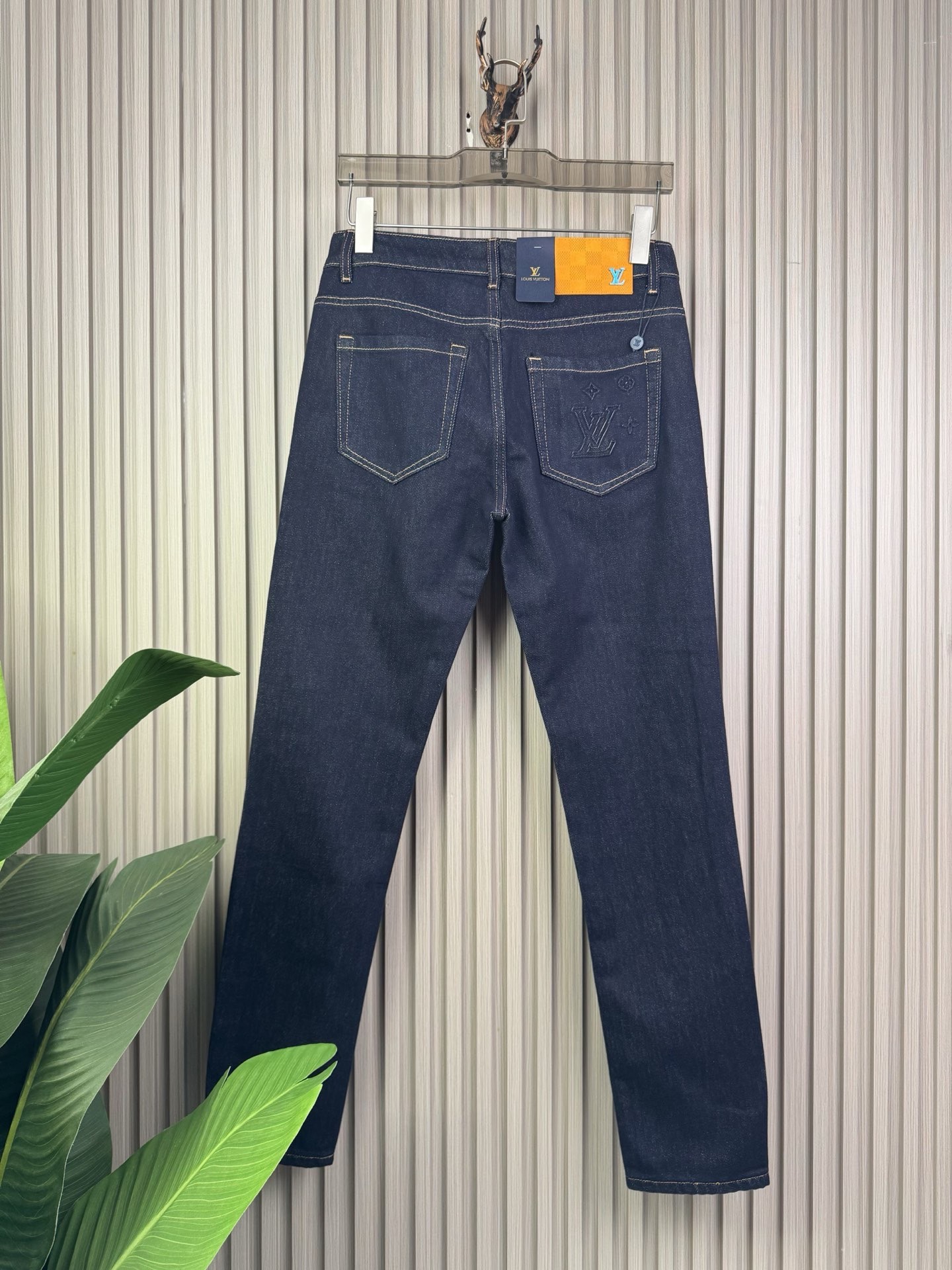 P315 LV 男士修身小脚牛仔裤 - 柔らかさと快適さを追求したデザイン
