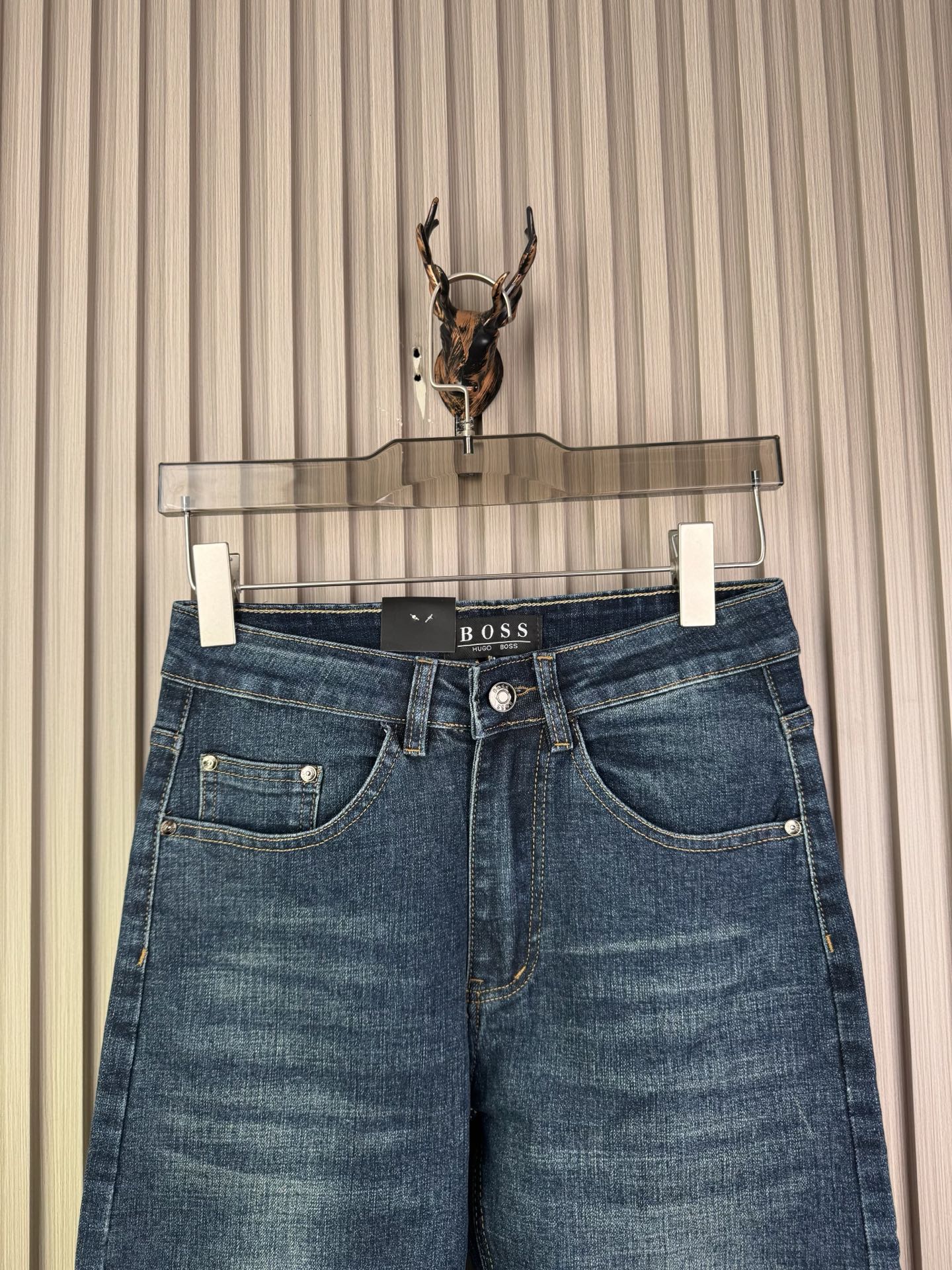 BOSS男士秋冬修身小脚牛仔裤 - 柔らかく快適なデザイン