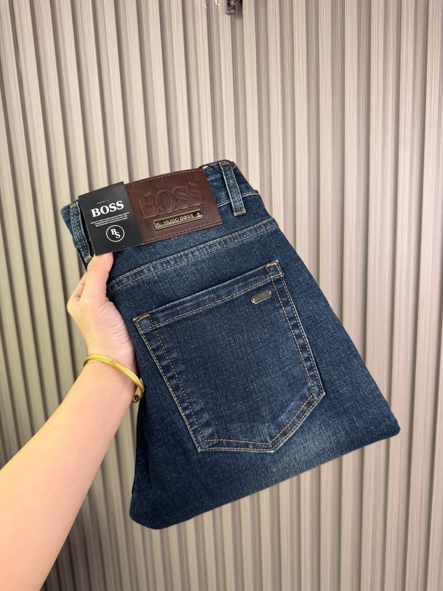 BOSS男士秋冬修身小脚牛仔裤 - 柔らかく快適なデザイン